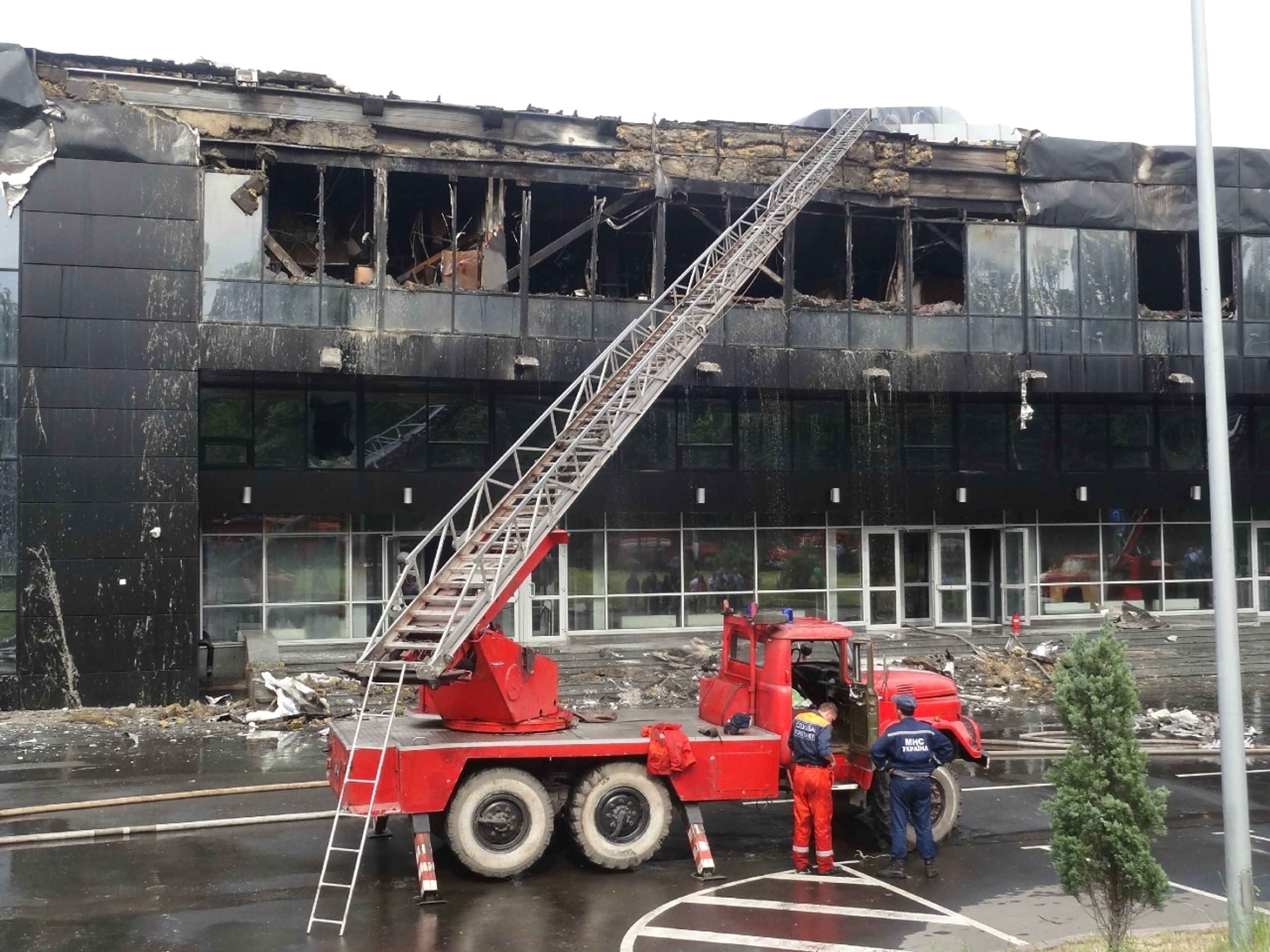 Požár hokejové haly v Doněcku - 6 - GALERIE: Požár hokejové haly v Doněcku (6/6)