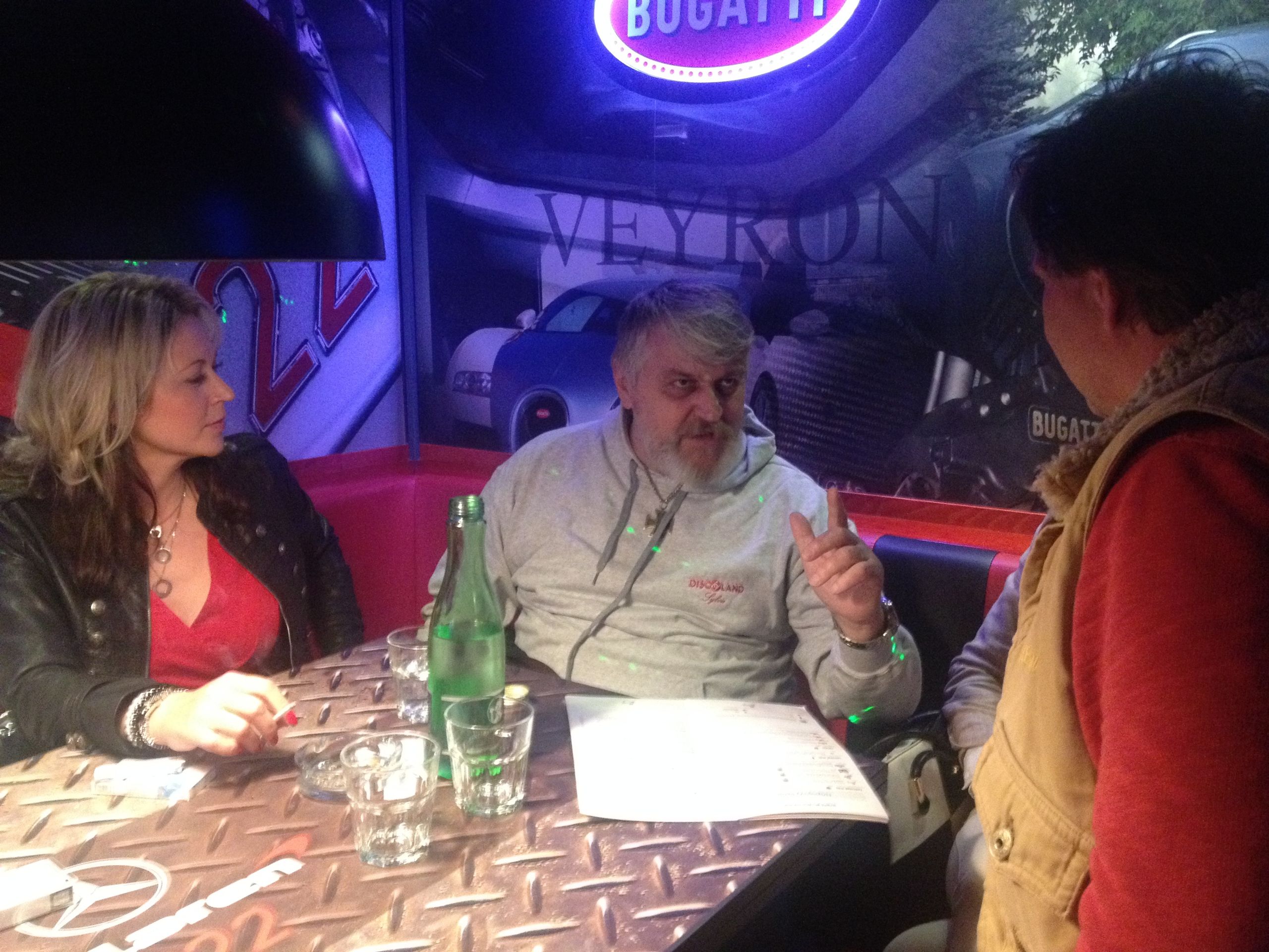 Ivan Jonák na párty - 8 - GALERIE: Ivan Jonák si užívá další party na svobodě (5/12)