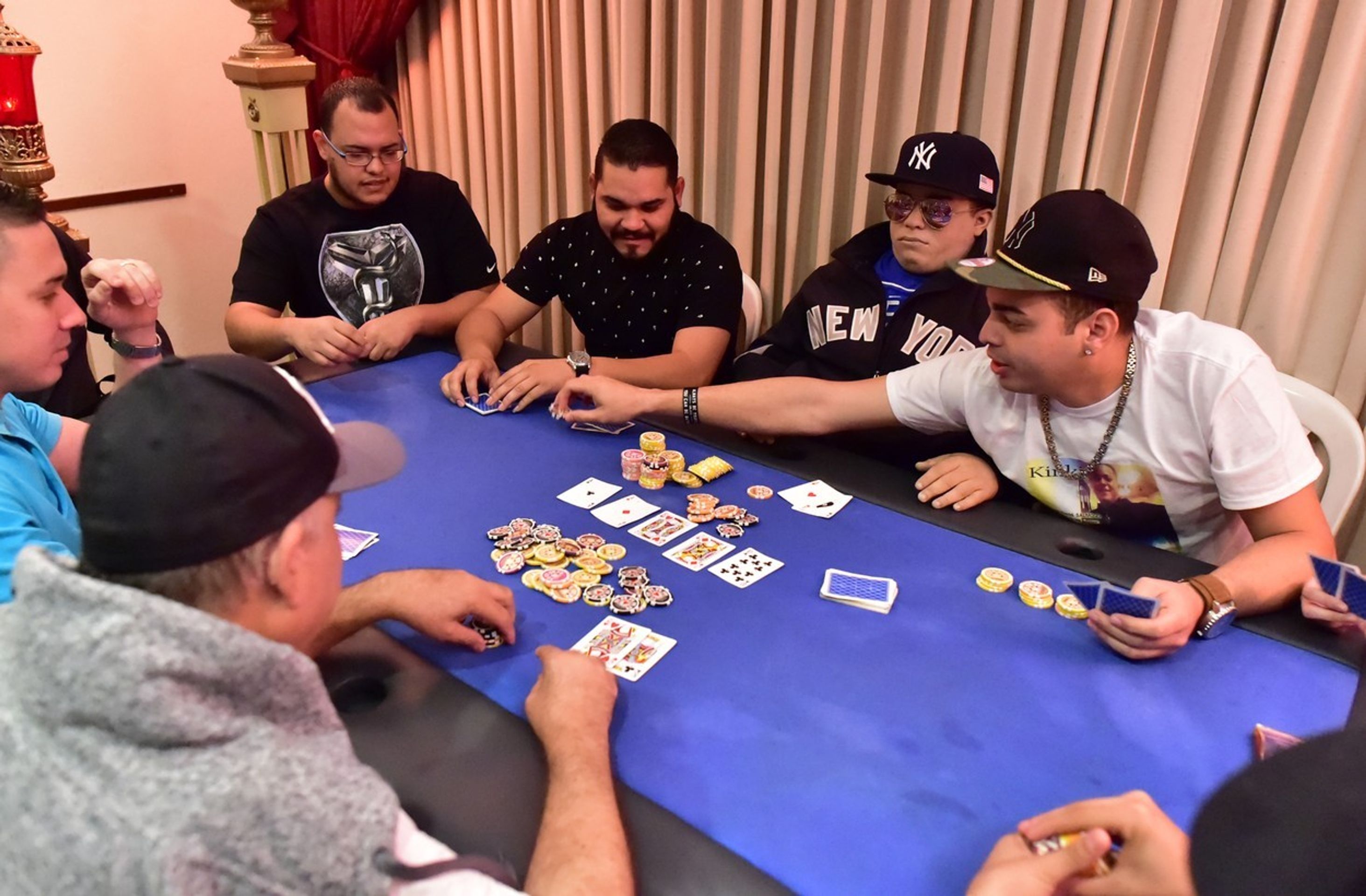 Poker s mrtvolou - 2 - GALERIE: Poker s mrtvým vášnivým hráčem (3/4)