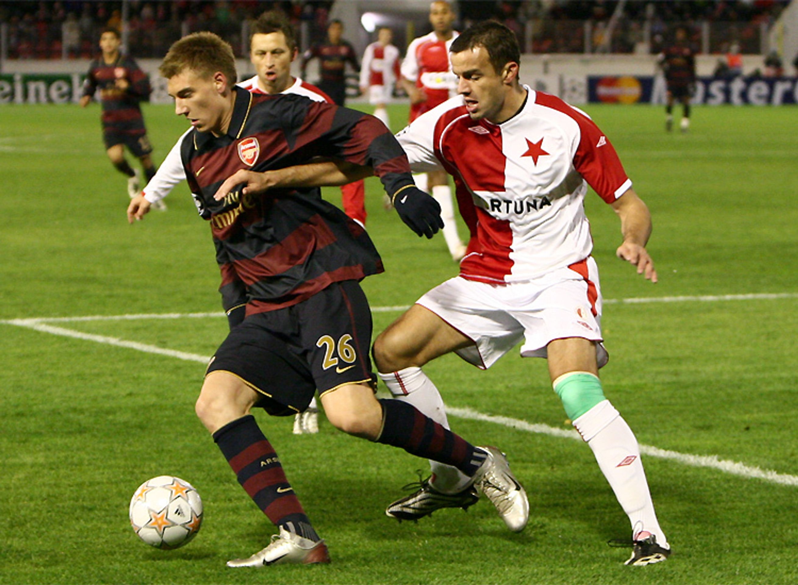 Utkání Slavie s Arsenalem skončilo bez branek. - Senzace: Slavia ukradla Arsenalu bod! (2/8)