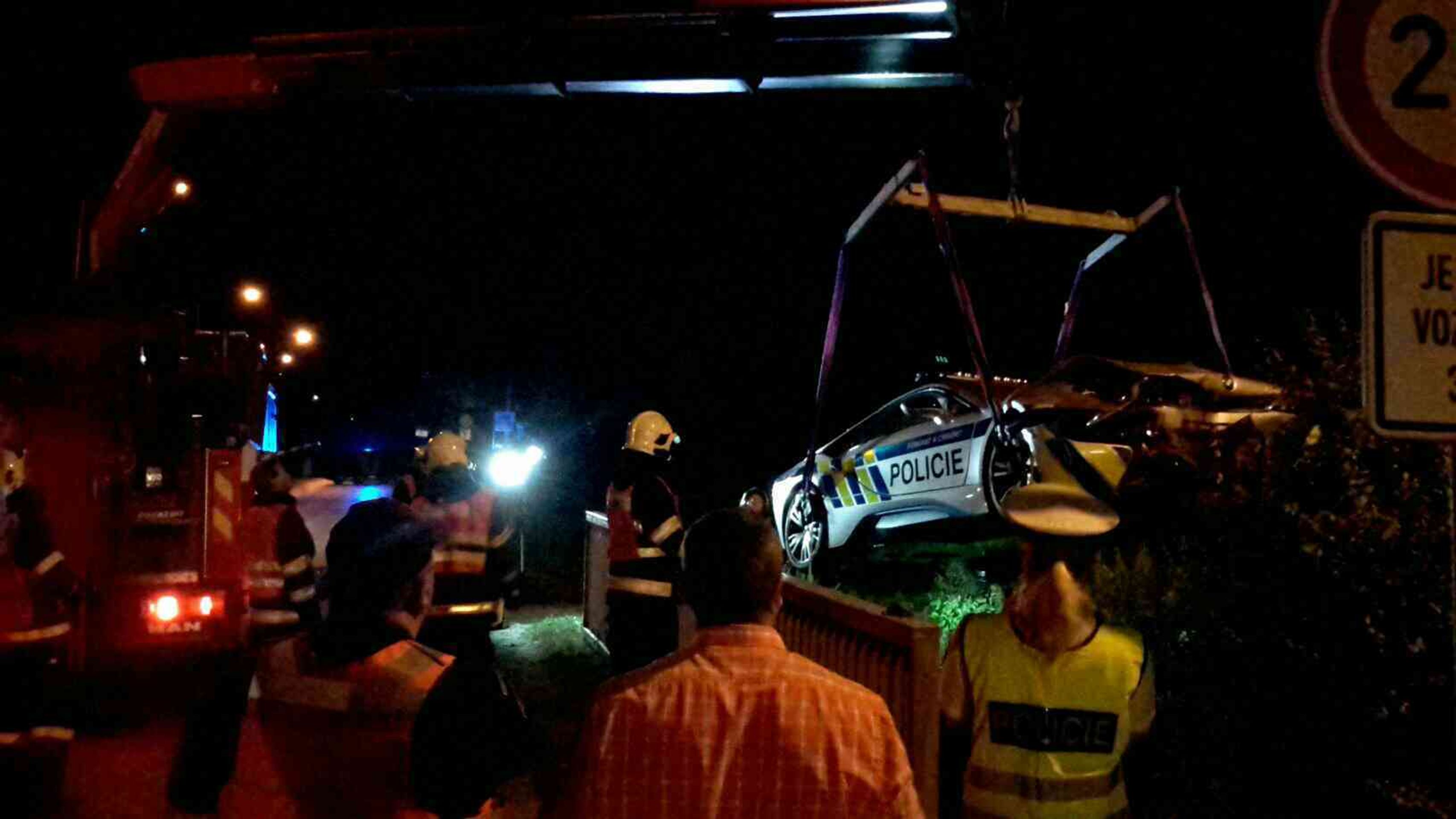 Nehoda policejního BMW - 7 - GALERIE: Nehoda policejního BMW u Brna (7/10)