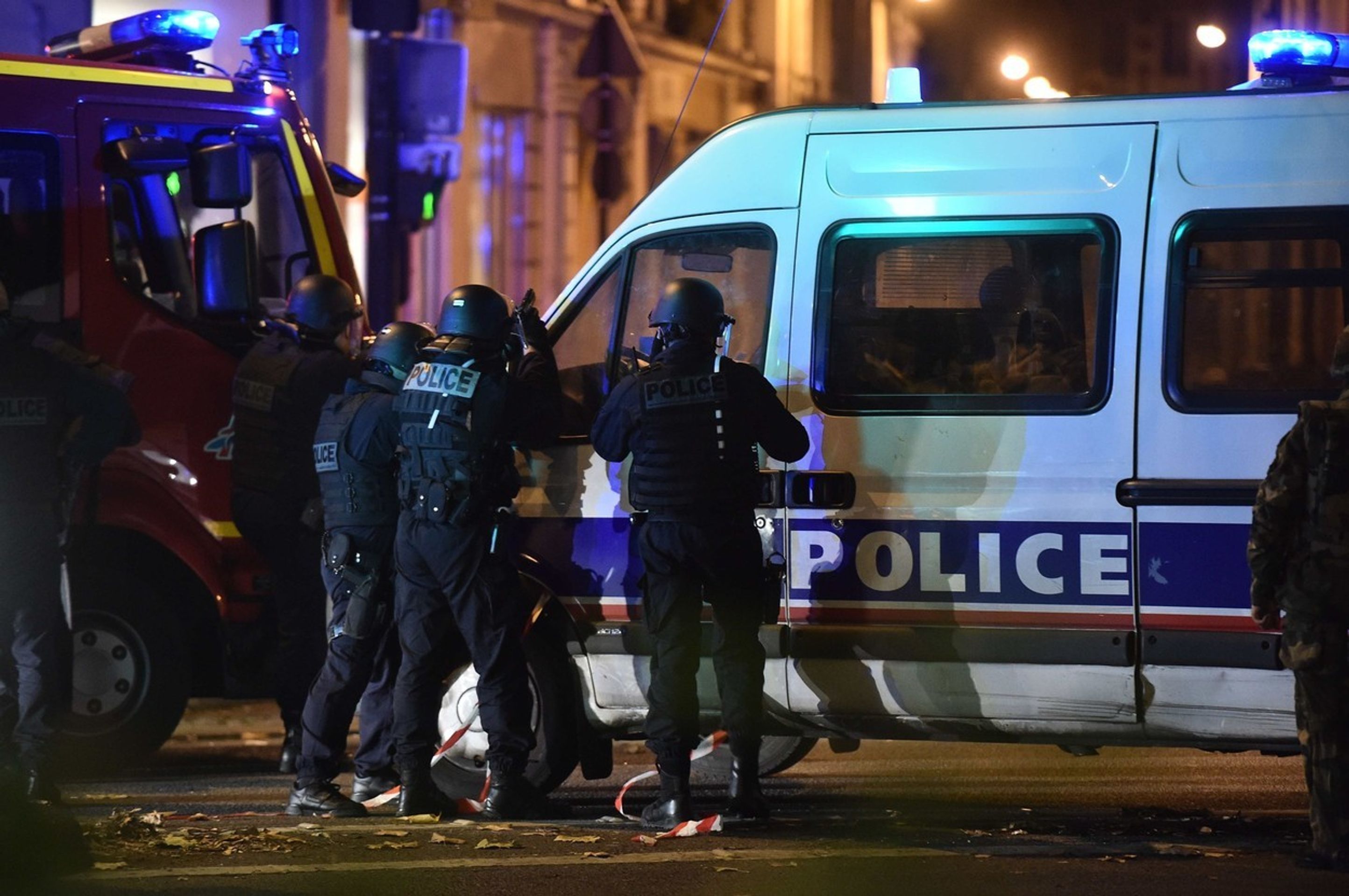 Teroristický útok na koncertní sál Bataclan - přes 100 mrtvých - 8 - GALERIE: Útok v klubu Bataclan (8/9)