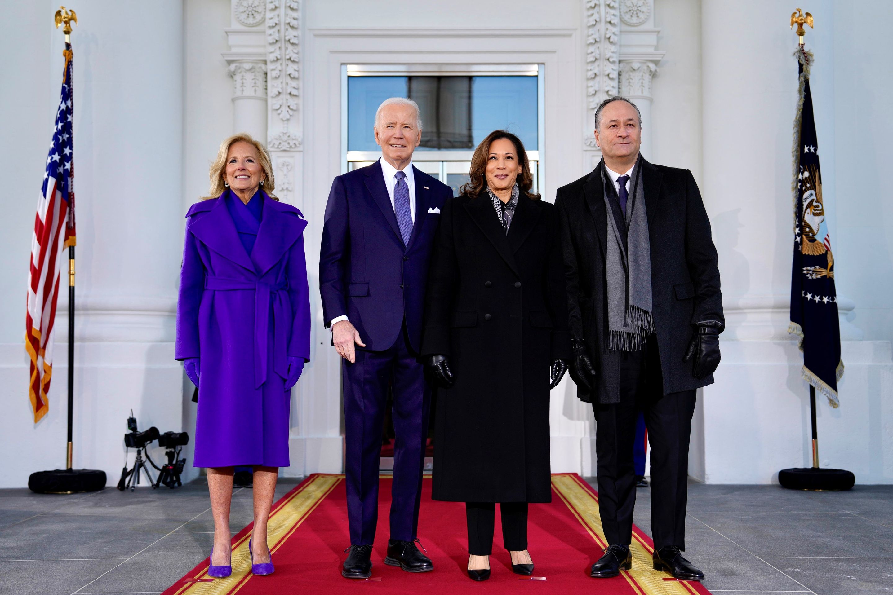 Joe Biden s manželkou Jill, Kamala Harrisová a manžel Douglas Emhoff - Joe Biden (2/20)