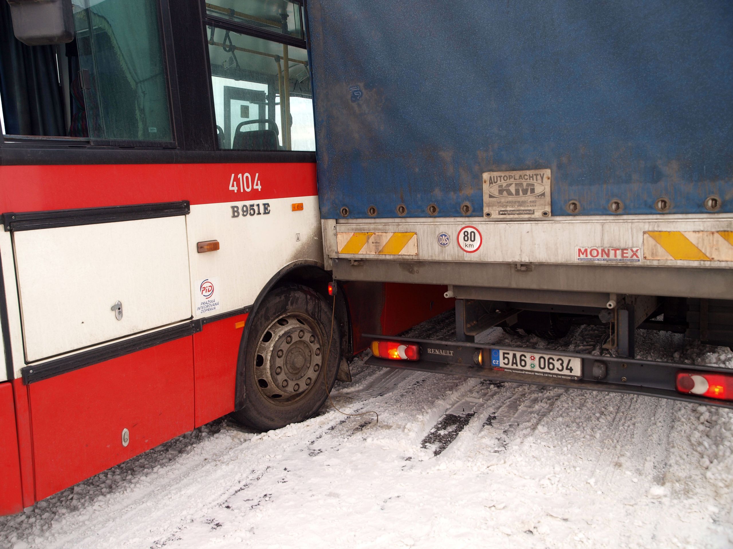Chýně - uvíznutí autobusu - 5 - GALERIE - Chýně (4/7)