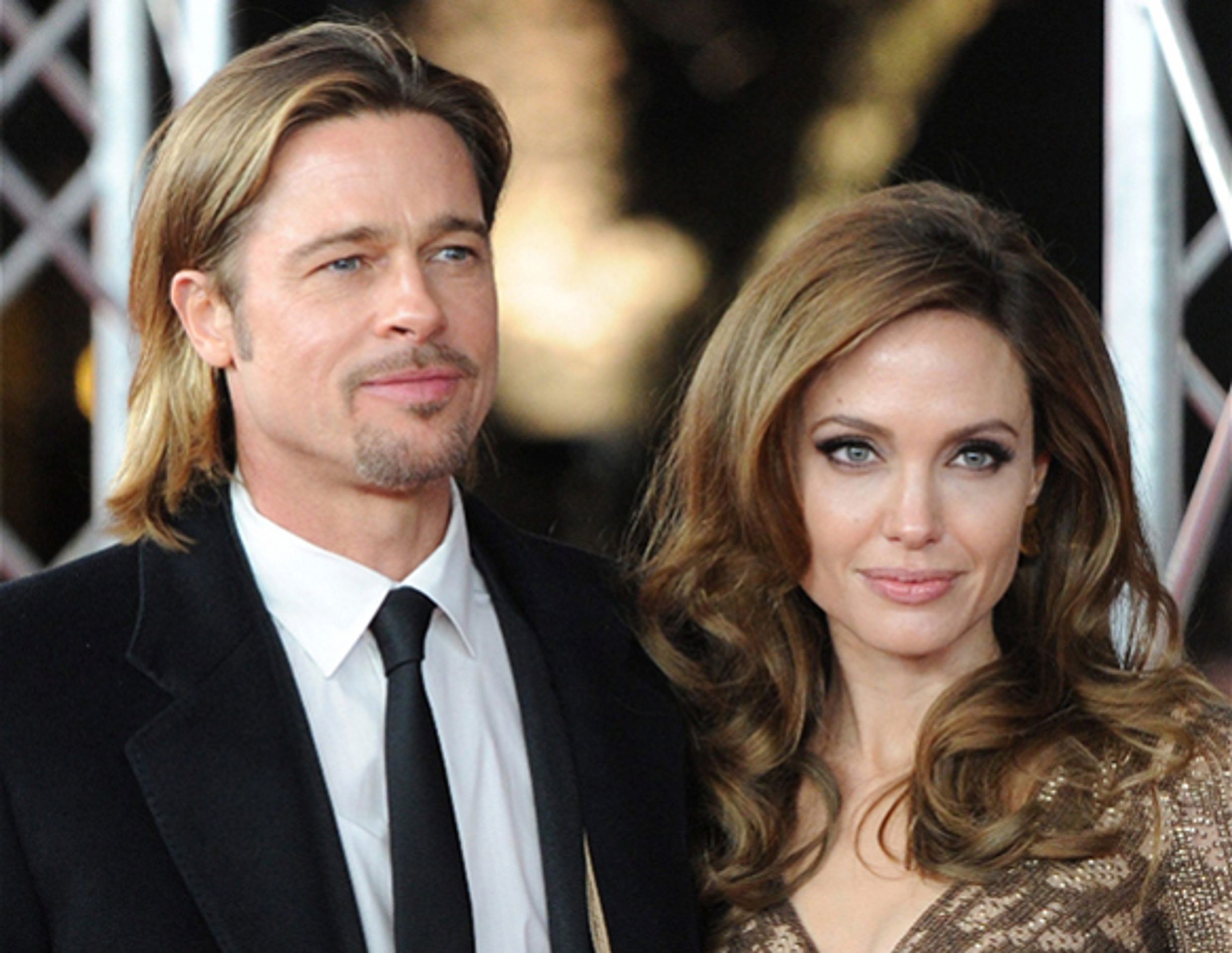 Angelina Jolie a Brad Pitt - 6 - GALERIE: Angelina a Brad prodávají zámeček ve Francii (7/8)