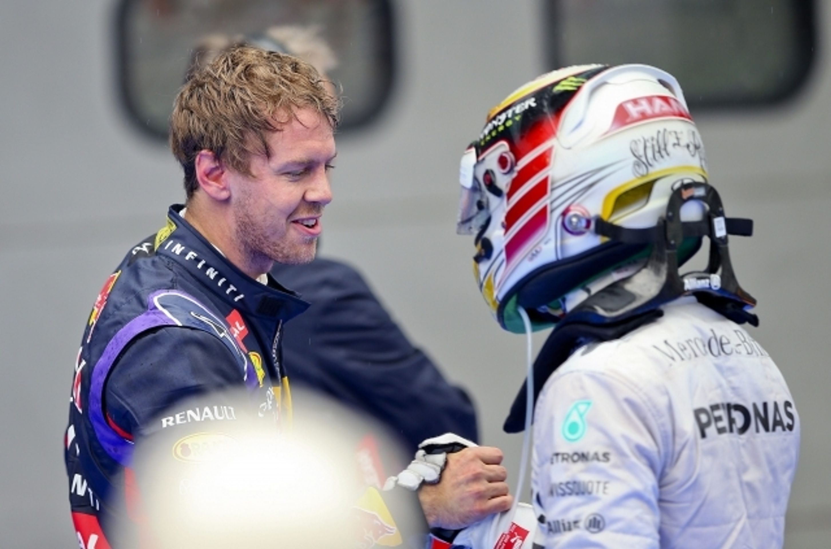 Lewis Hamilton vyhrál už druhou kvalifikaci v sezoně - 9 - GALERIE: Lewis Hamilton vyhrál druhou kvalifikaci v sezoně (5/9)