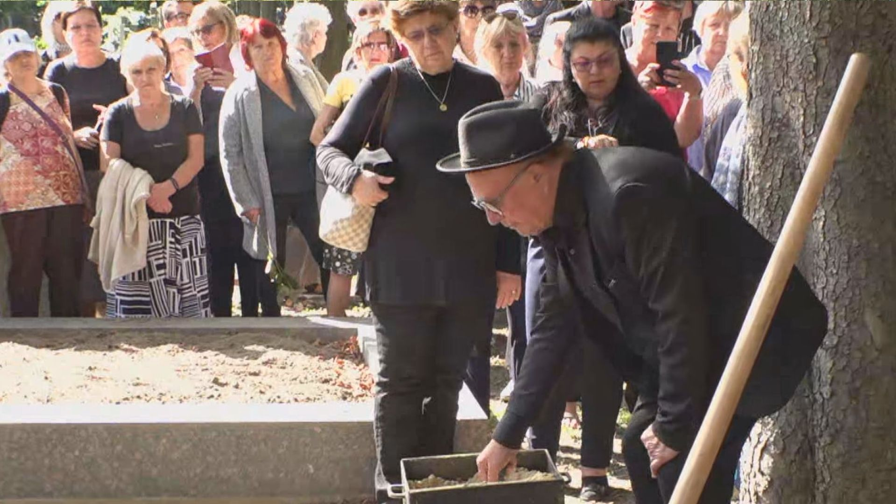 Petr Janda - Pohřeb zpěvačky Yvonne Přenosilové (6/6)