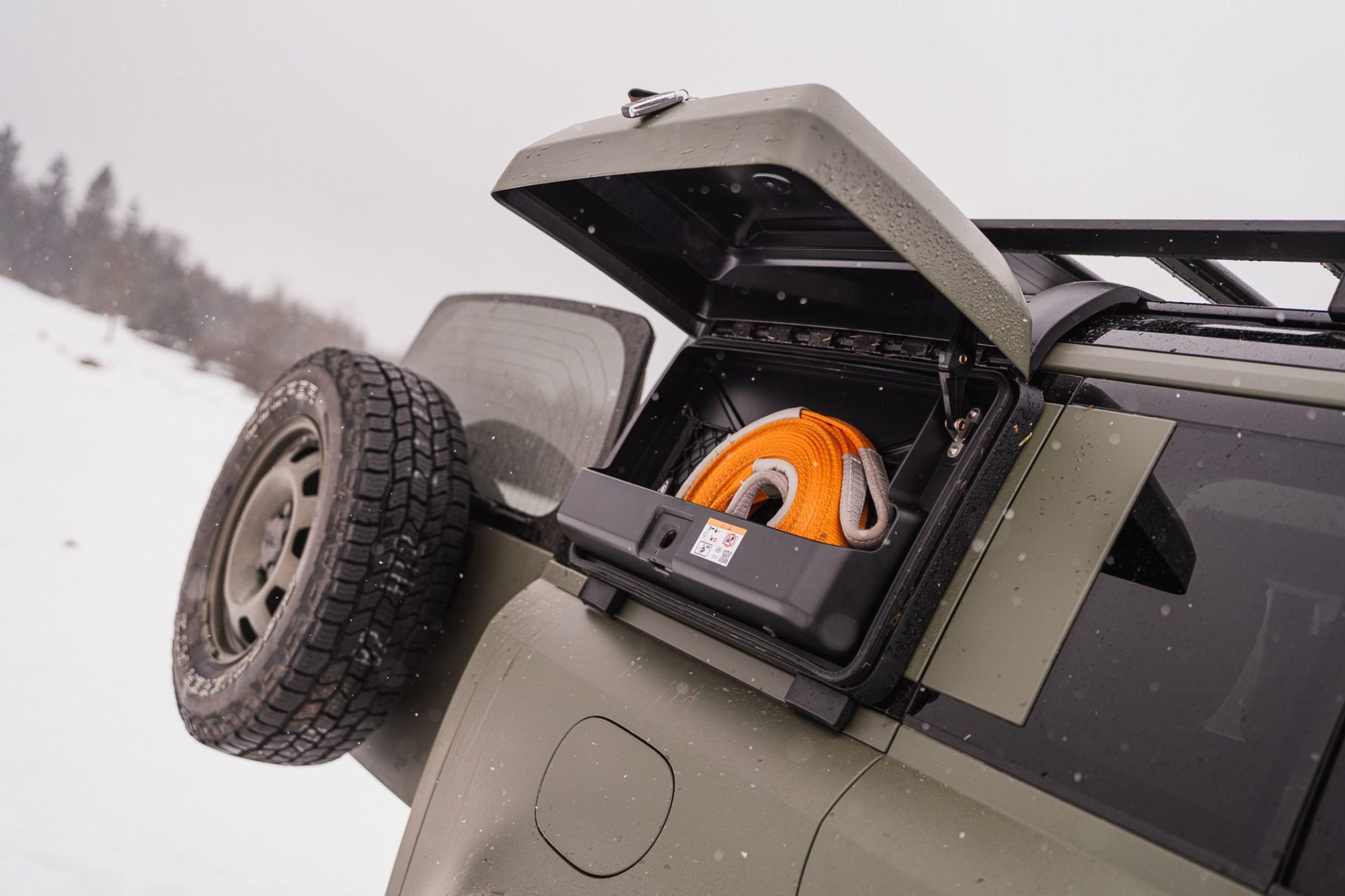 Land Rover Defender 110 upravený pro bezpečnostní složky - 35 - Fotogalerie: Speciální landrover pro bezpečnostní složky (11/18)