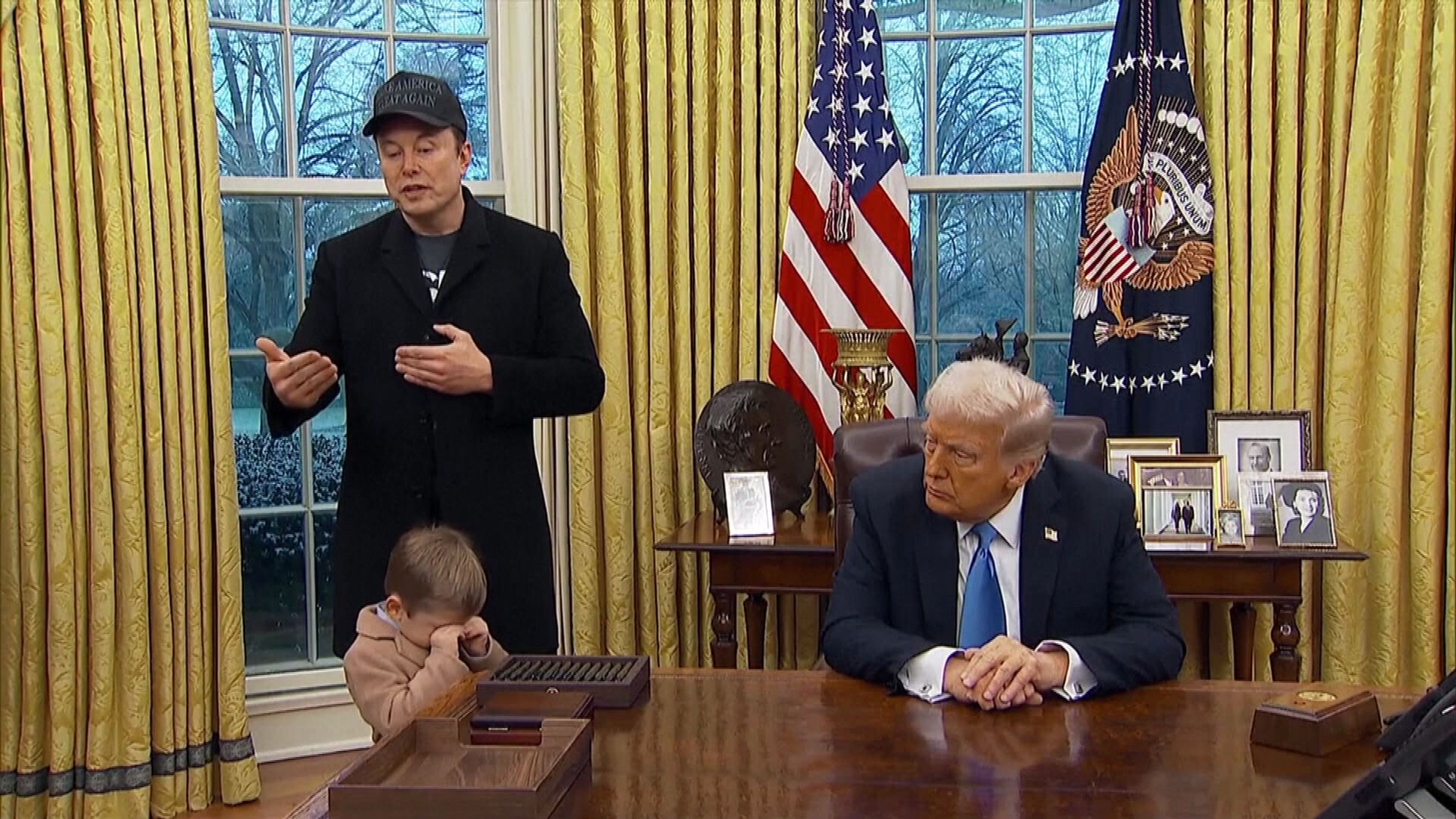 Elon Musk a Donald Trump - Elon Musk (2/12)