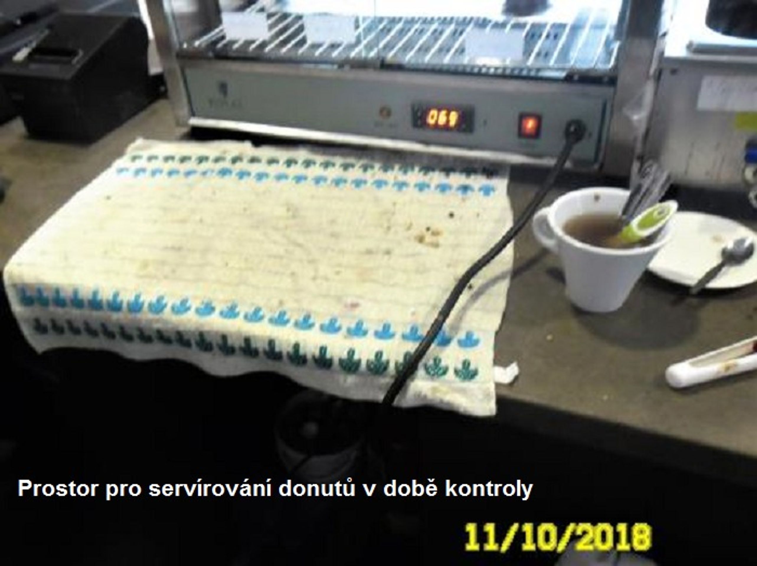 Nevyhovující podmínky v benešovské výrobně donutů - 1 - GALERIE: Nevyhovující podmínky v benešovské výrobně donutů (1/5)