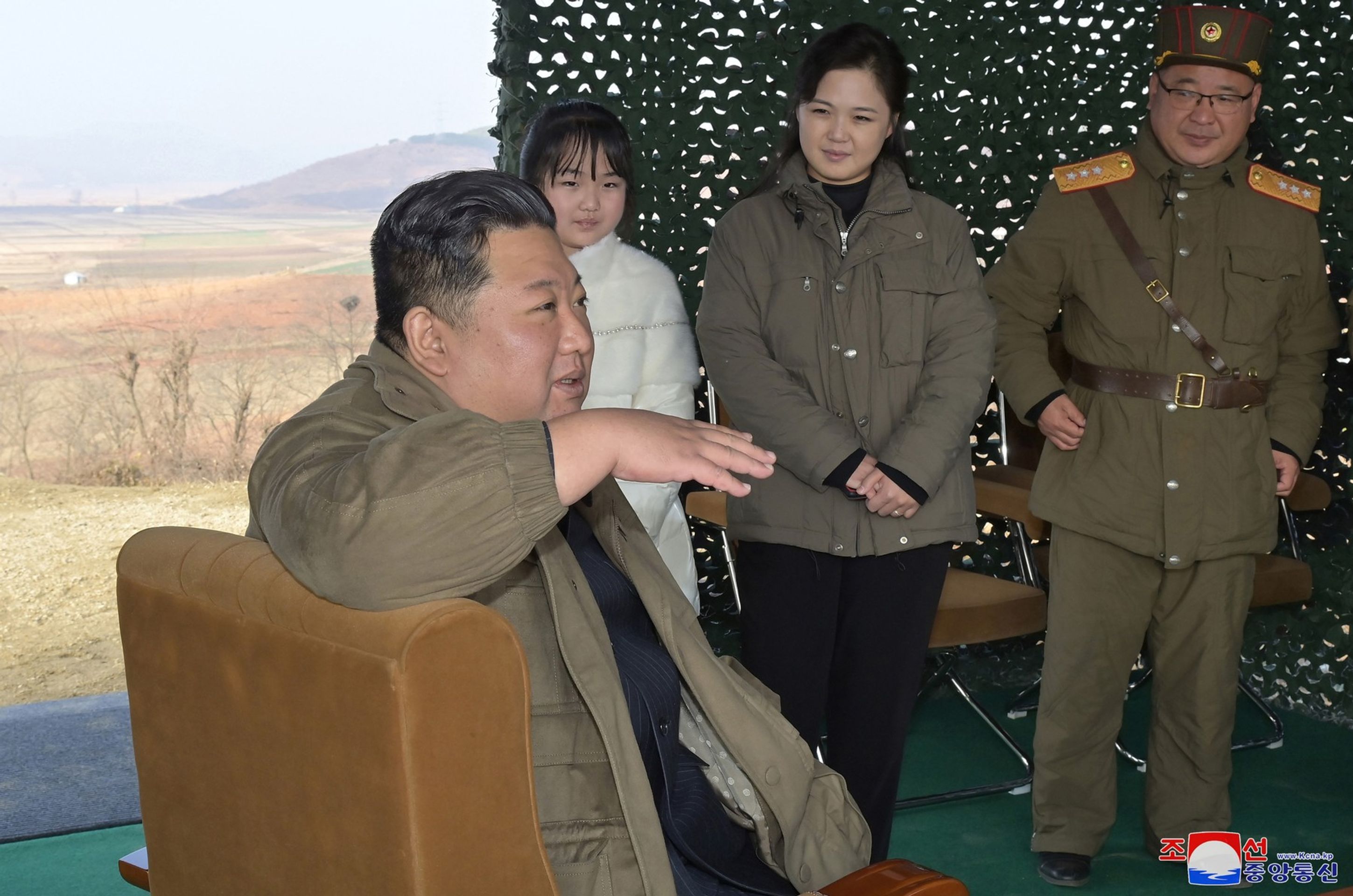 Kim Čong-un s dcerou - Kim Čong-un s dcerou (5/5)