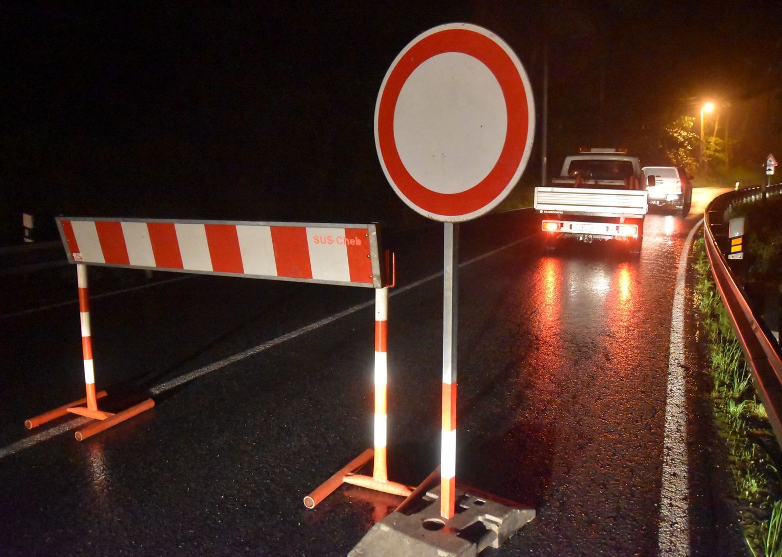 Na Sokolovsku se sesunula opěrná zeď pod rodinným domem - 1 - GALERIE: Na Sokolovsku se sesunula opěrná zeď pod rodinným domem (5/5)