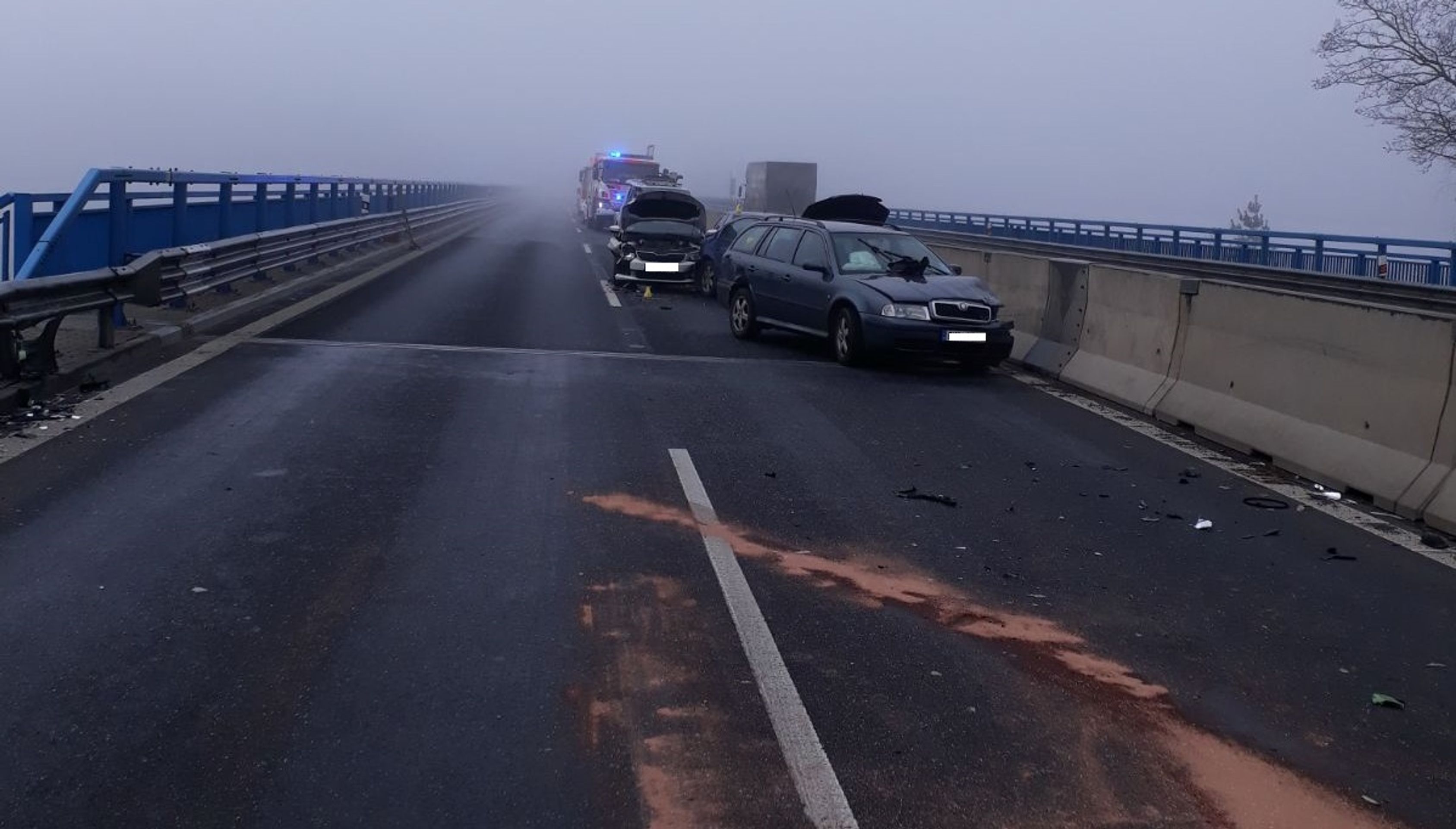 Nehoda deseti aut na Sokolovsku - 7 - GALERIE: Hromadná nehoda na Sokolovsku (6/7)