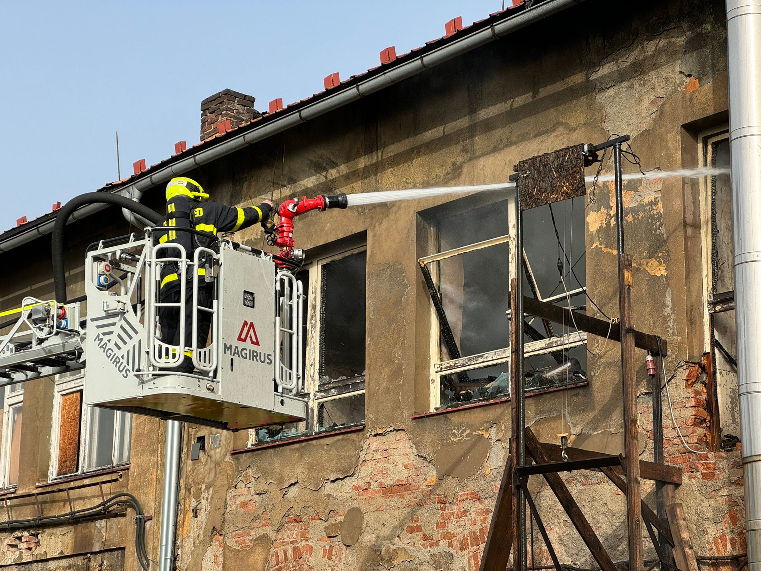 Požár pily na Frýdecko-Místecku - Požár pily na Frýdecko-Místecku (1/4)