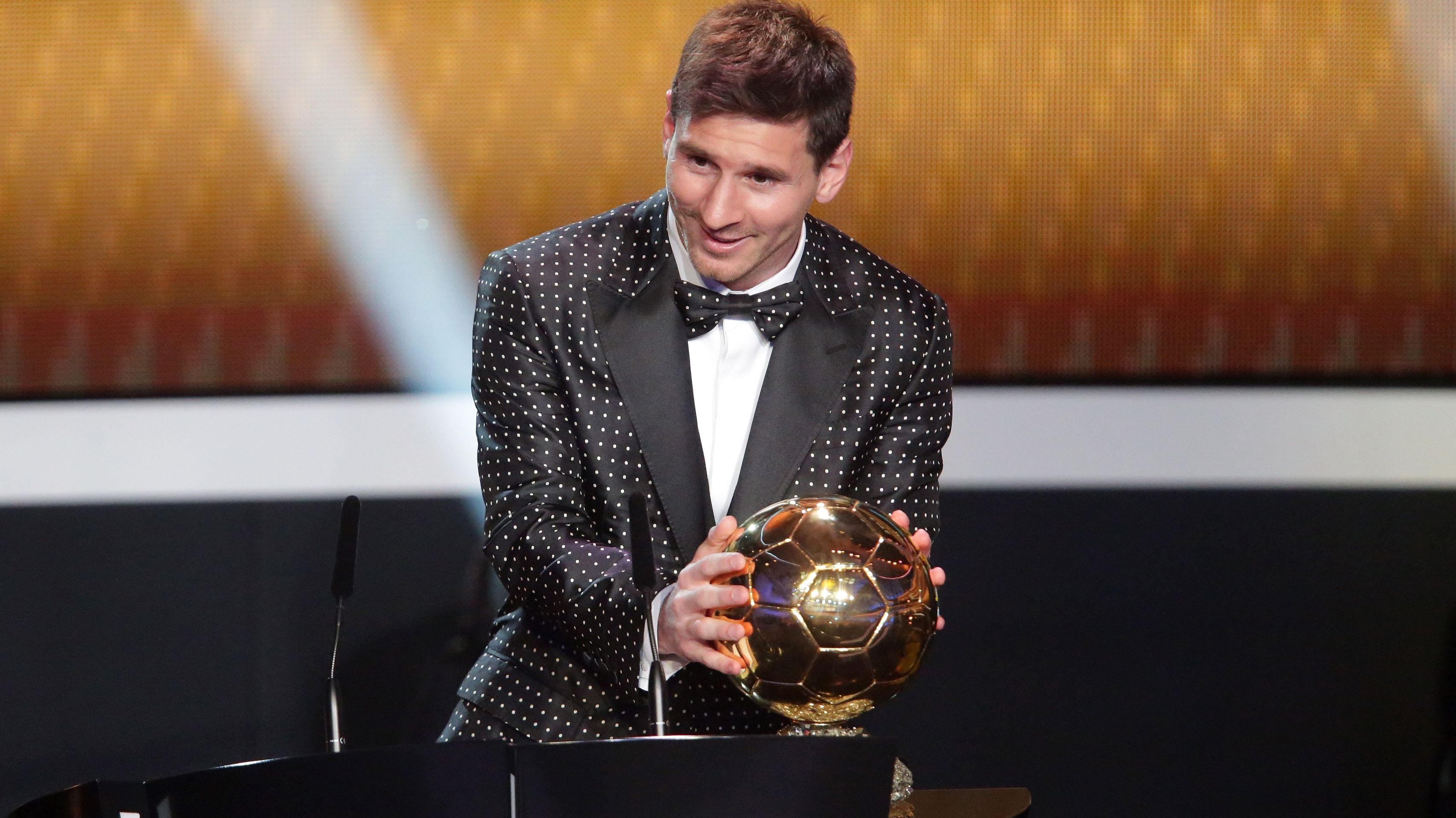 Lionel Messi Zlatý míč - GALERIE: Lionel Messi získal počtvrté Zlatý míč (2/10)