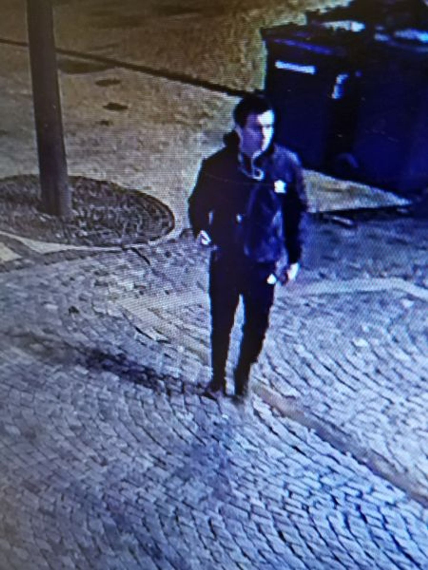 Pražští policisté hledají muže z kamer - Policie řeší pokus o znásilnění v Praze (1/3)