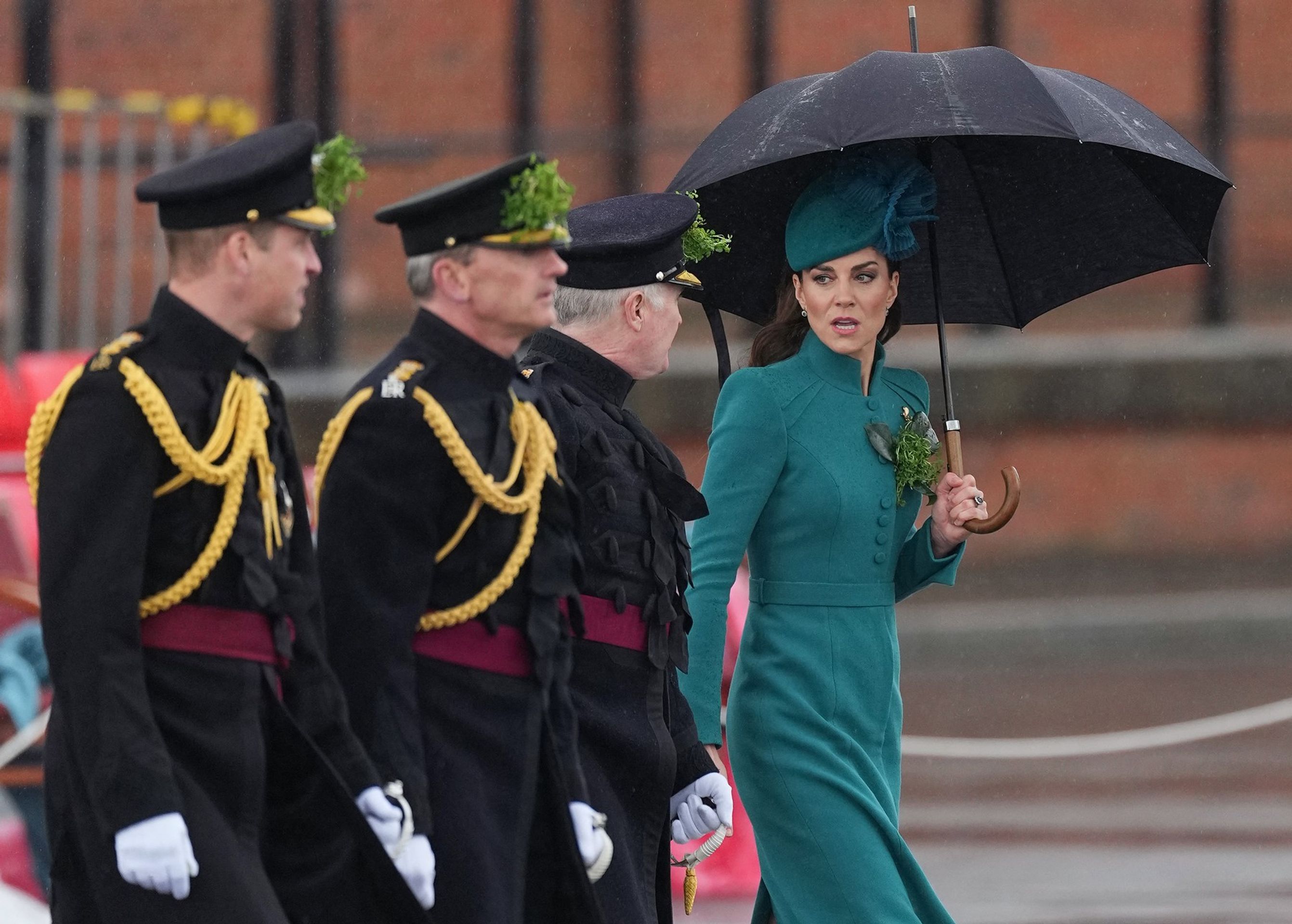 Kate a William na oslavách Dne sv. Patrika s Irskými gardami - Kate a William na oslavách Dne sv. Patrika s Irskými gardami (2/5)
