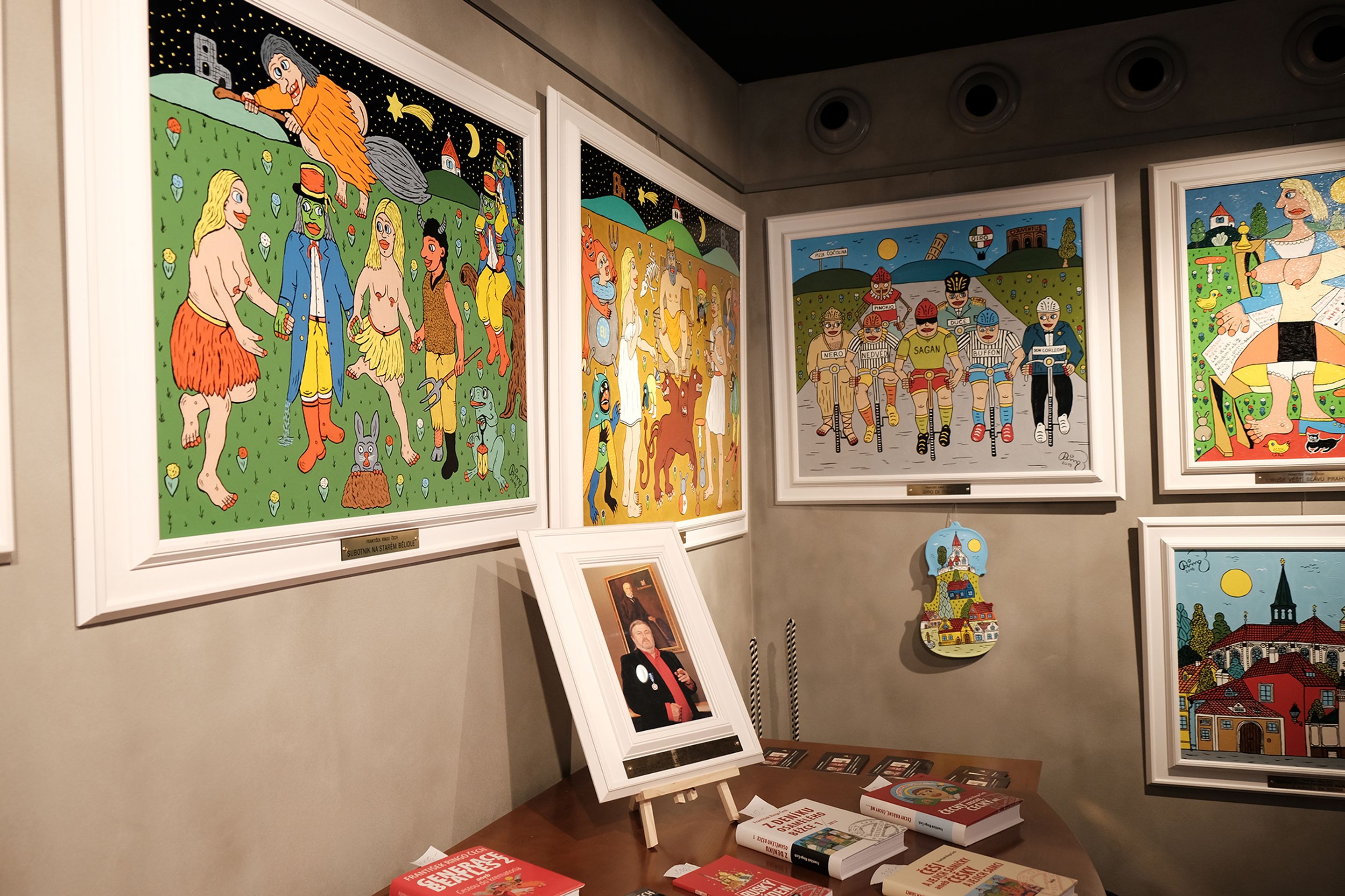 Vernisáž obrazů Františka Ringo Čecha - 9 - GALERIE: Vernisáž obrazů Františka Ringo Čecha (8/10)