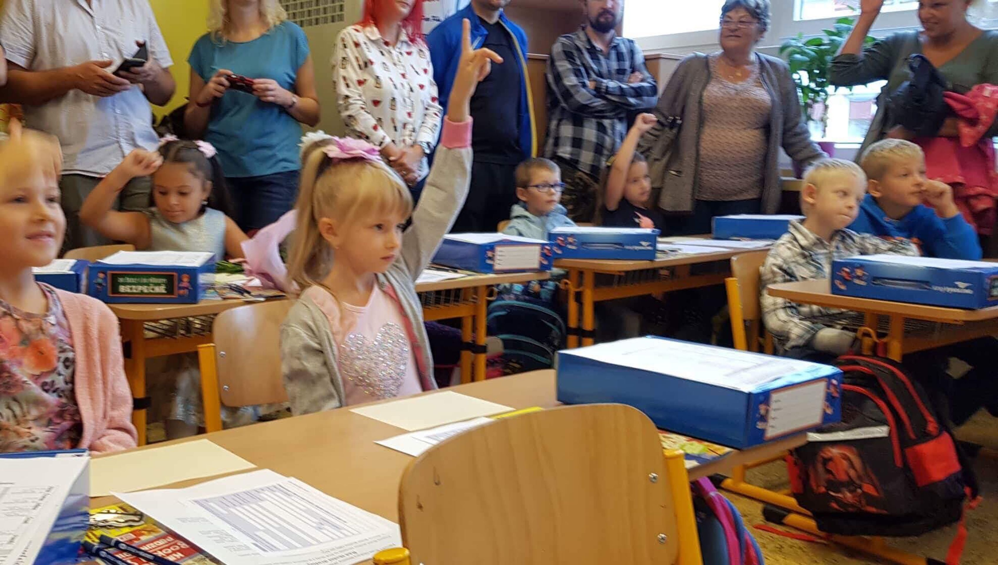 První školní den - dcera reportéra Davida Pika Amélka - GALERIE: První školní den (3/4)