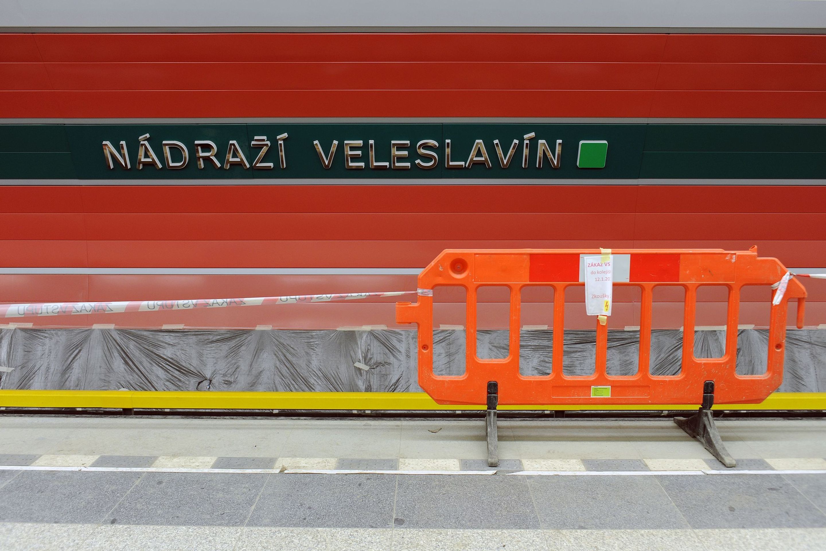 Stanice metra A Nádraží Veleslavín - 2 - GALERIE: Stanice metra A Nádraží Veleslavín (2/13)