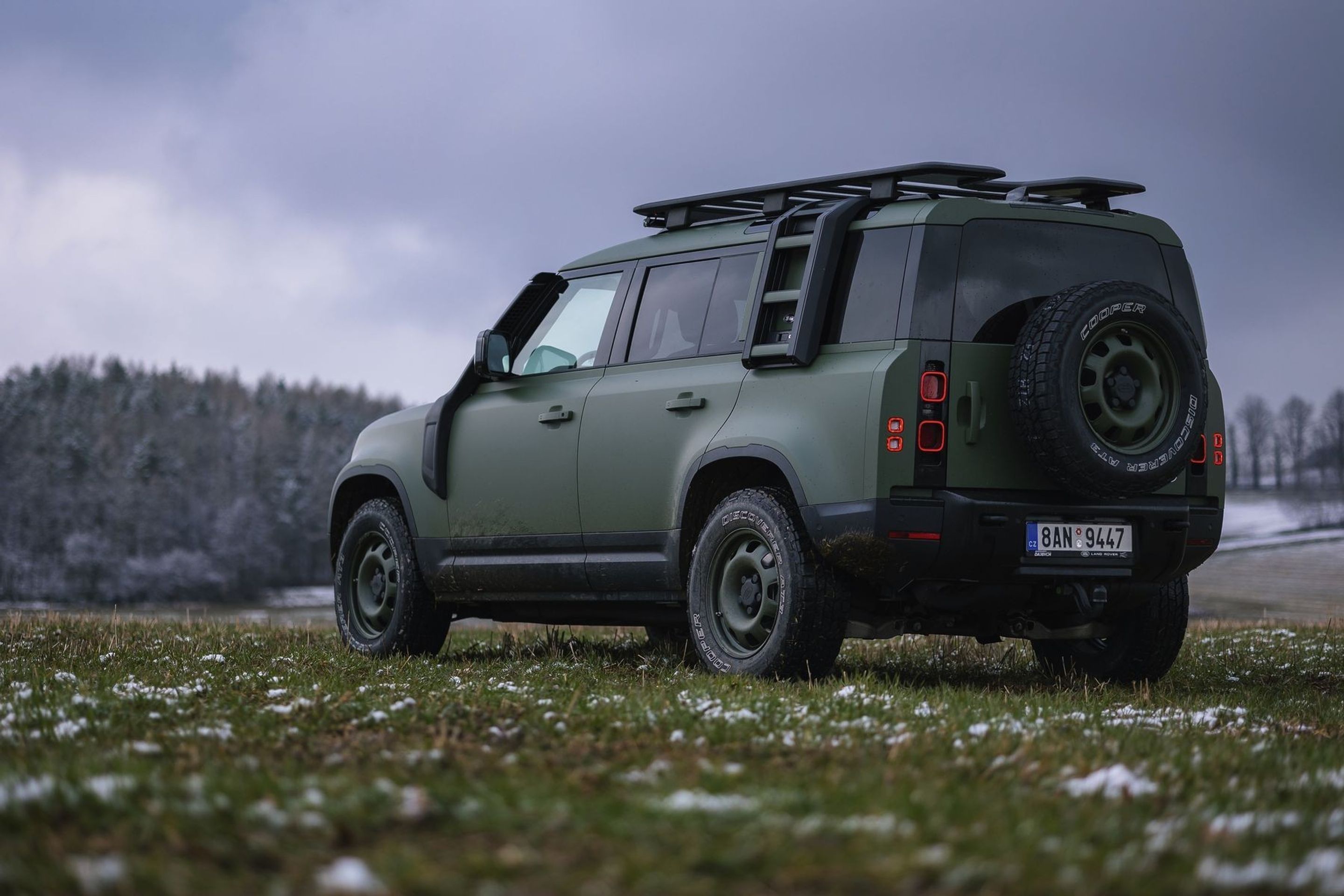 Land Rover Defender 110 upravený pro bezpečnostní složky - 31 - Fotogalerie: Speciální landrover pro bezpečnostní složky (17/18)