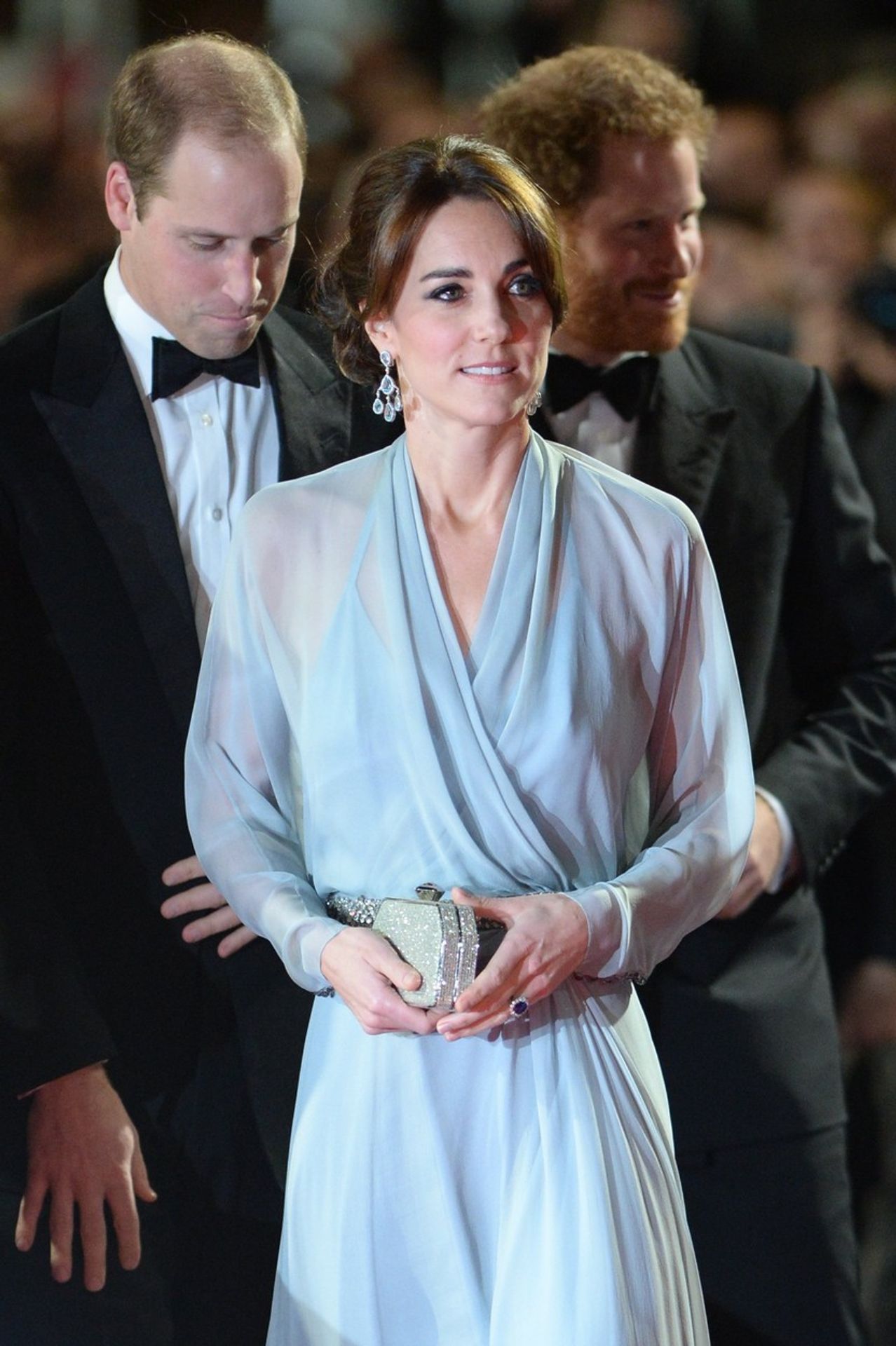 Kate Middleton si nevzala podprsenku - 5 - GALERIE: Kate Middleton si nevzala podprsenku (5/7)