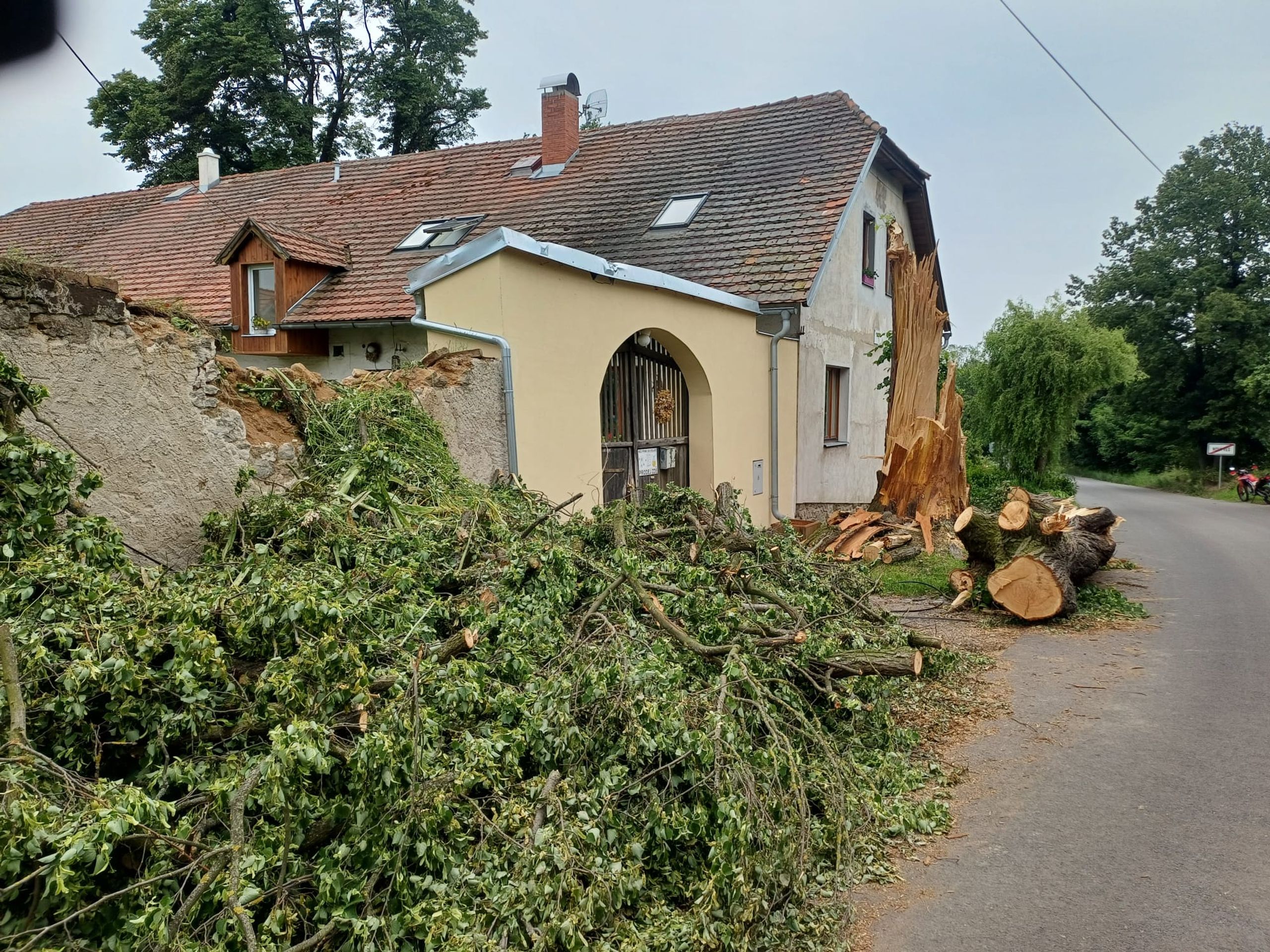 Sedlčany se vzpamatovávají z vichřice (6) - Sedlčany se vzpamatovávají z vichřice (2/38)