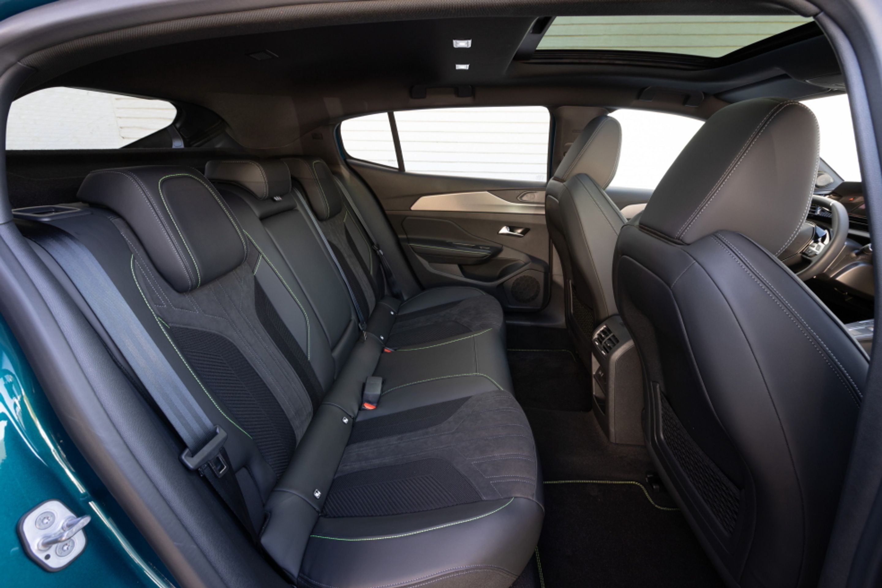 Peugeot 408 - Originální kříženec Peugeot 408 (12/16)