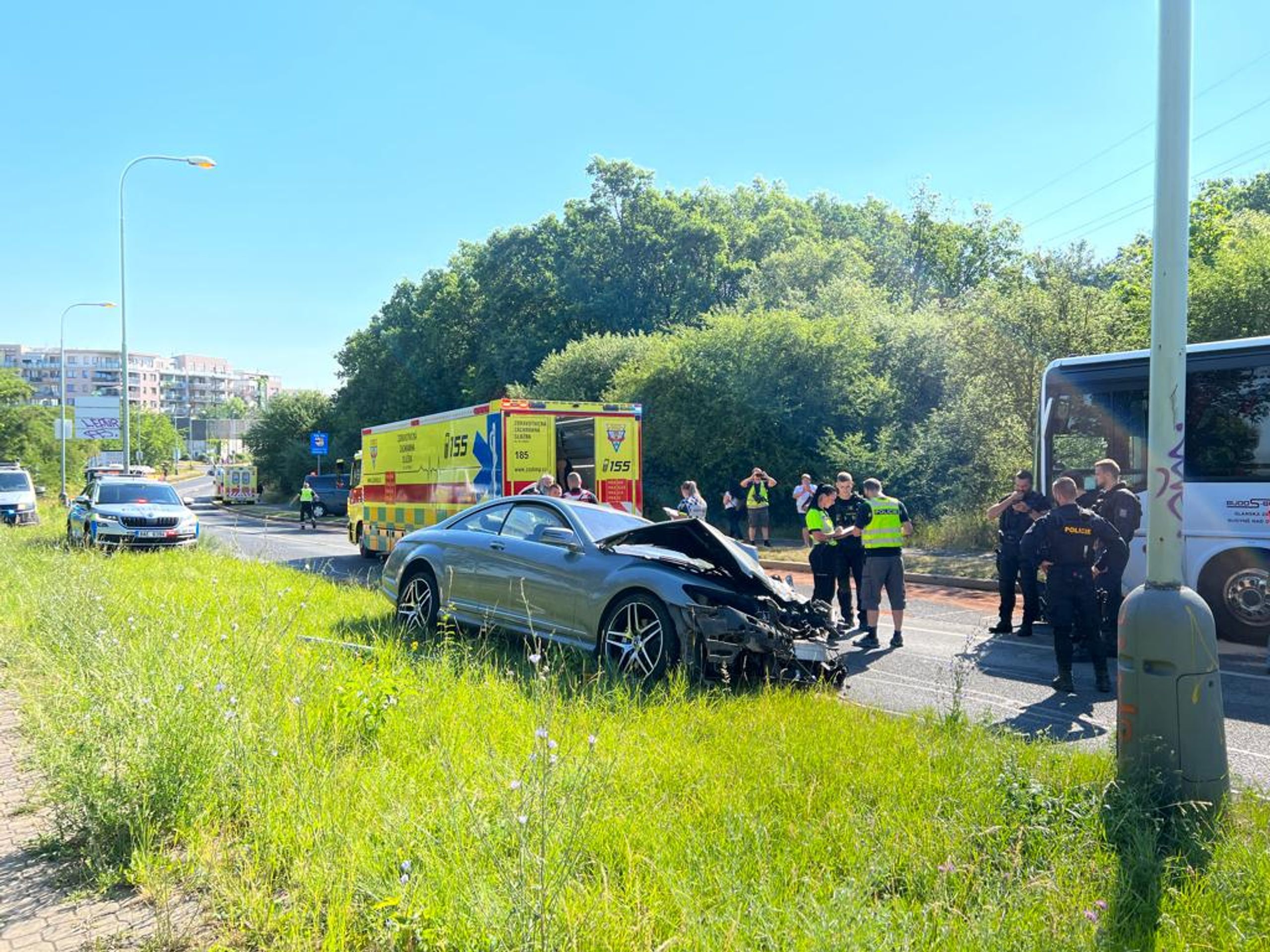 Nehoda autobusu na Chodově - Nehoda autobusu na Chodově (5/8)