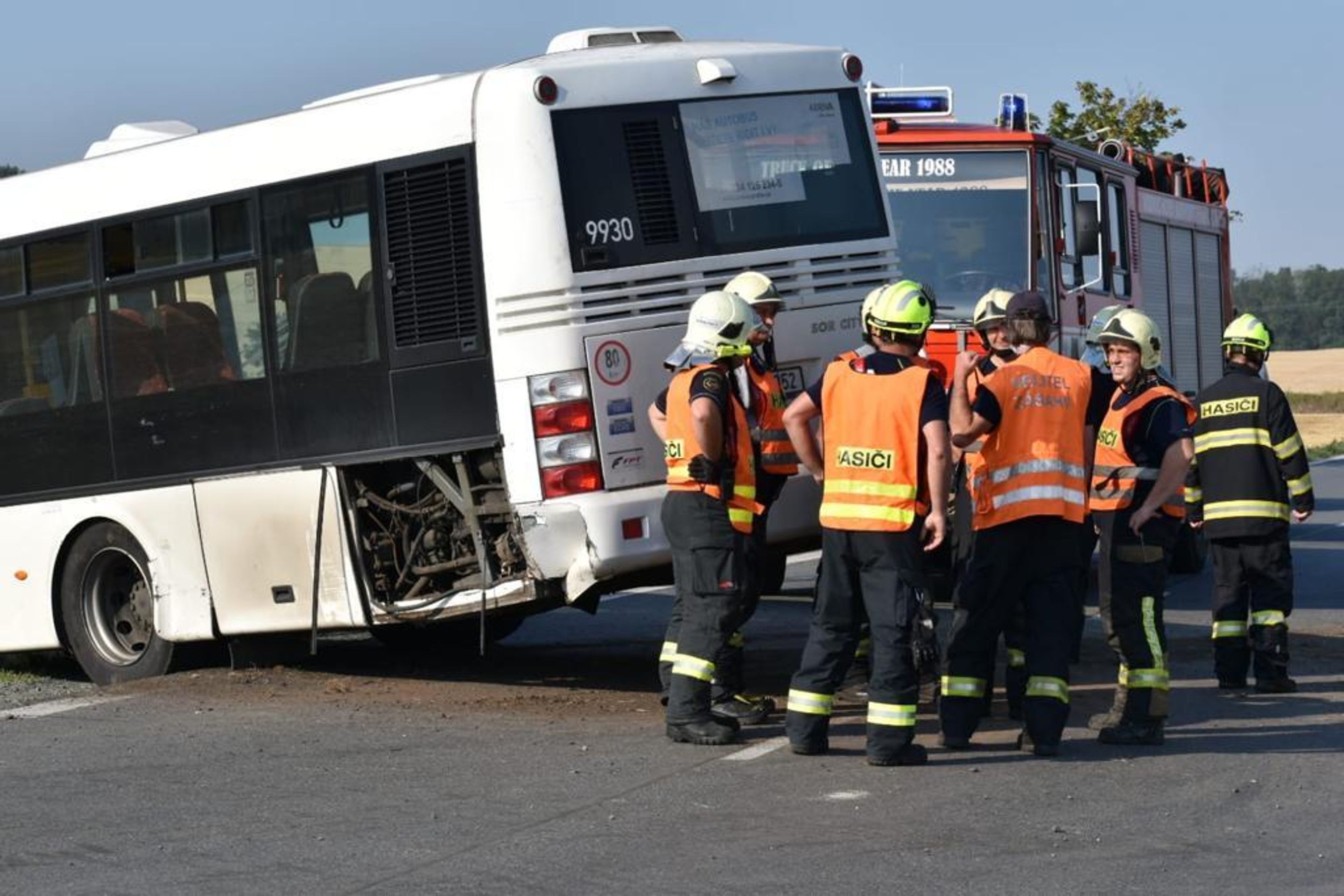 Nehoda autobusu u Líbeznic - 2 - GALERIE: Nehoda autobusu u Líbeznic (6/7)
