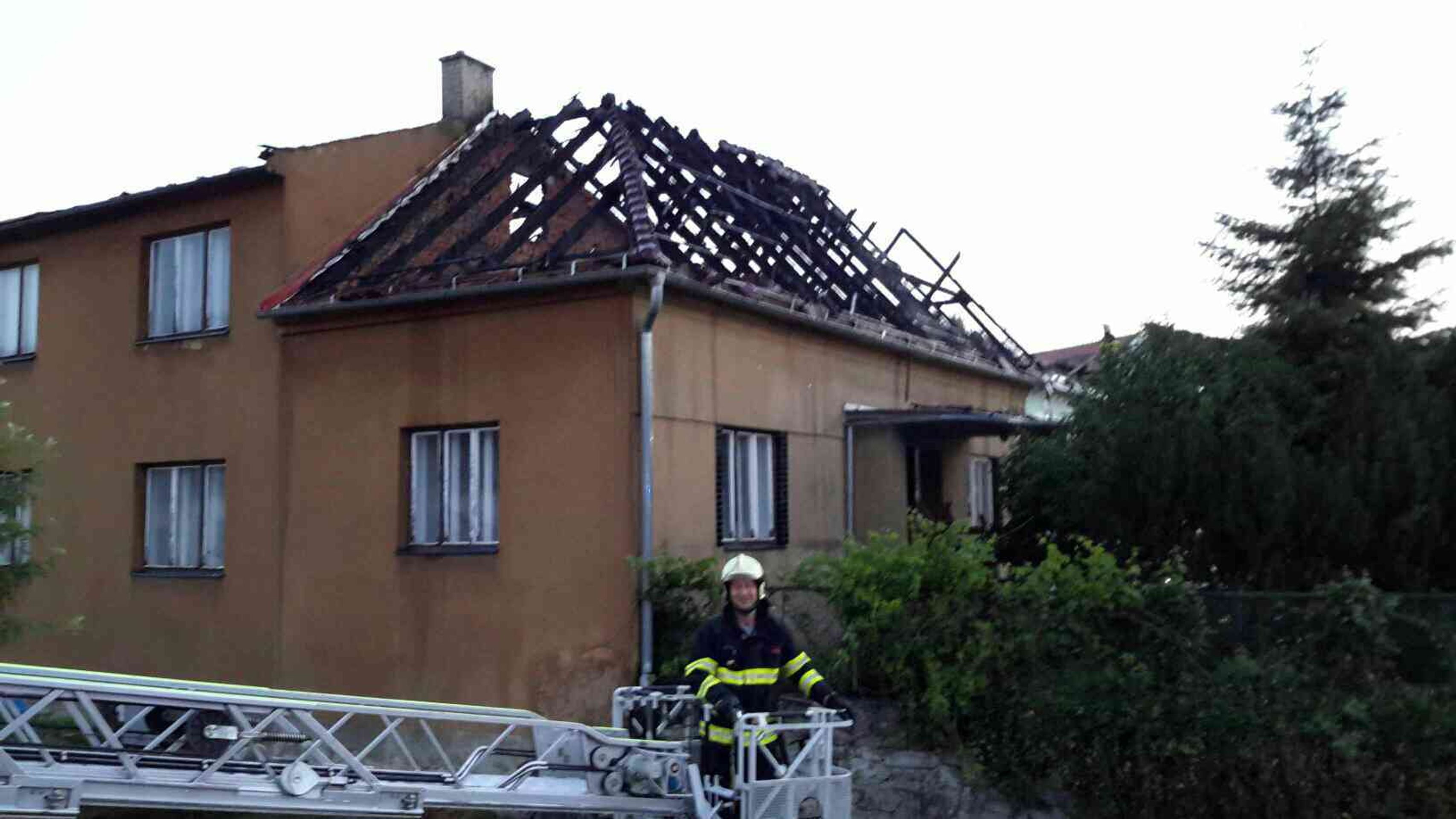 Noční požár hospody v Cetkovicích na Blanensku - 16 - GALERIE: Noční požár hospody v Cetkovicích na Blanensku (5/20)