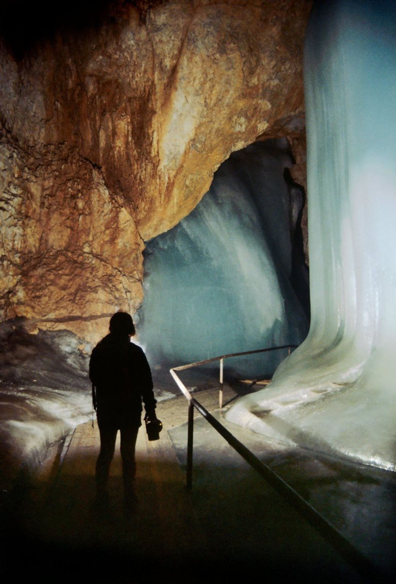 Nejkrásnější jeskyně - Eisriesenwelt Ice Cave - Rakousko - GALERIE: Nejkrásnější jeskyně (7/10)
