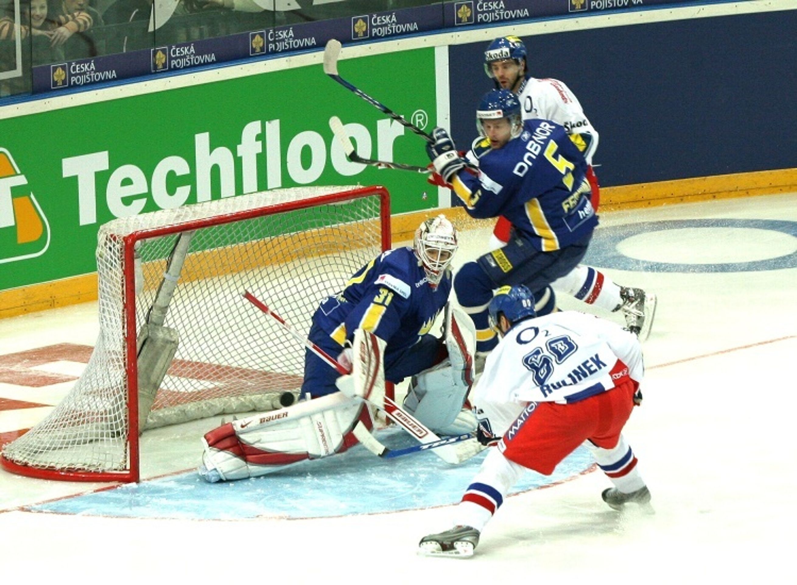 Česká Republika - Švédsko 5:4, gól na 1:0 střílí Rolinek - Čeští hokejisté přehráli těsně Švédsko 5:4 (1/5)