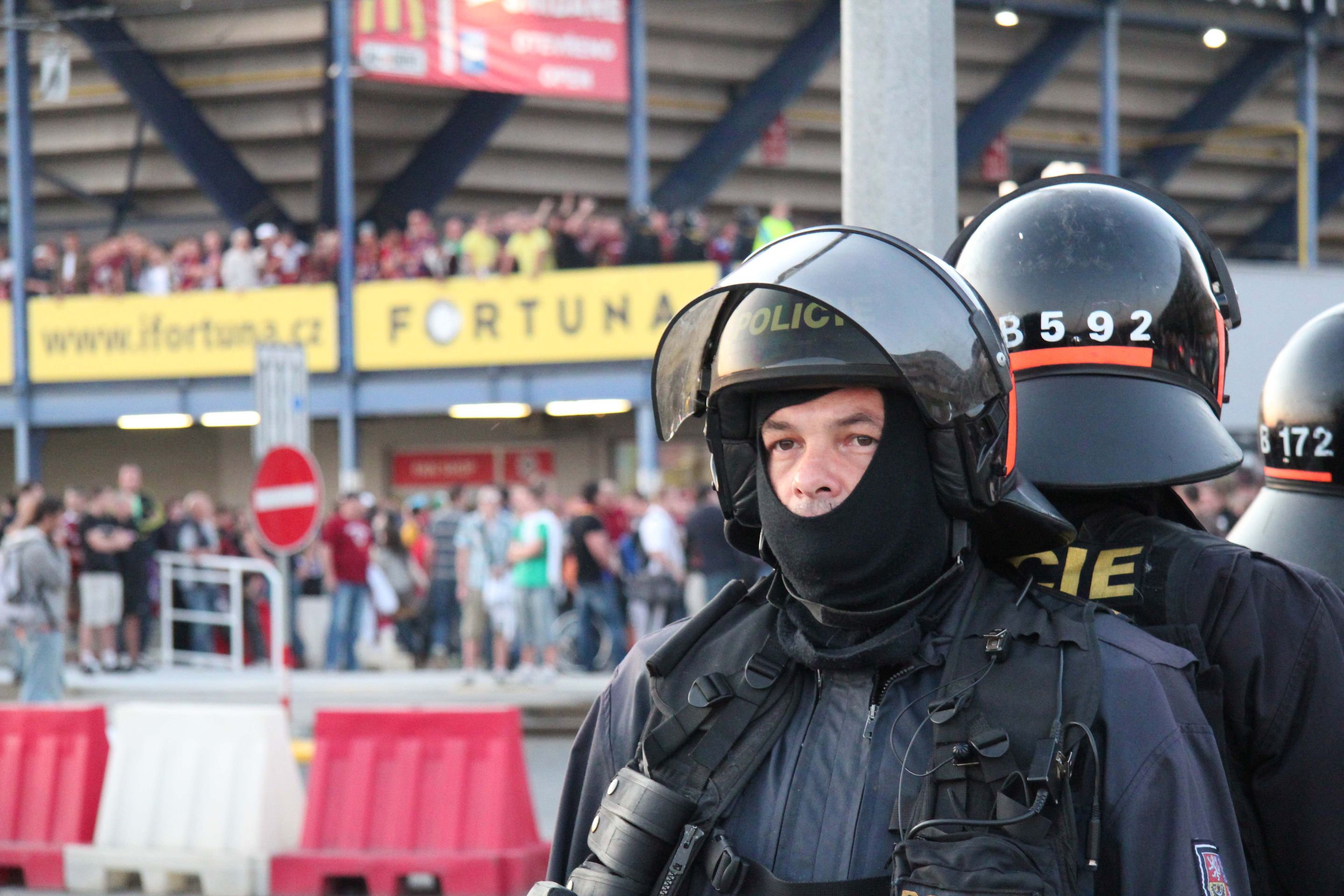 Derby pražských S - policie a fanoušci - 6 - GALERIE: Derby Sparta-Slavia (10/15)