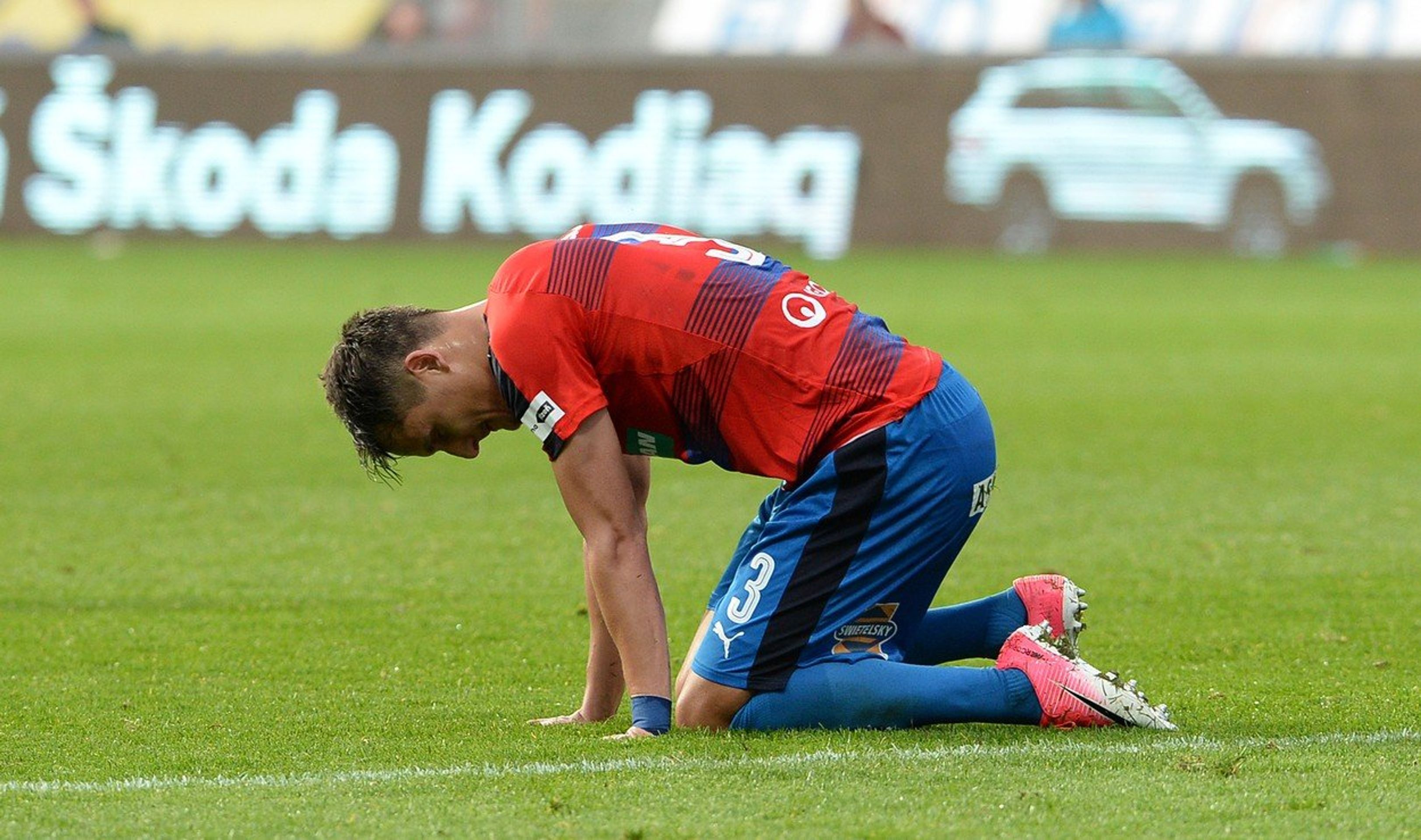Aleš Matějů - GALERIE: Fotbalista Aleš Matějů měl v Itálii autonehodu (3/6)
