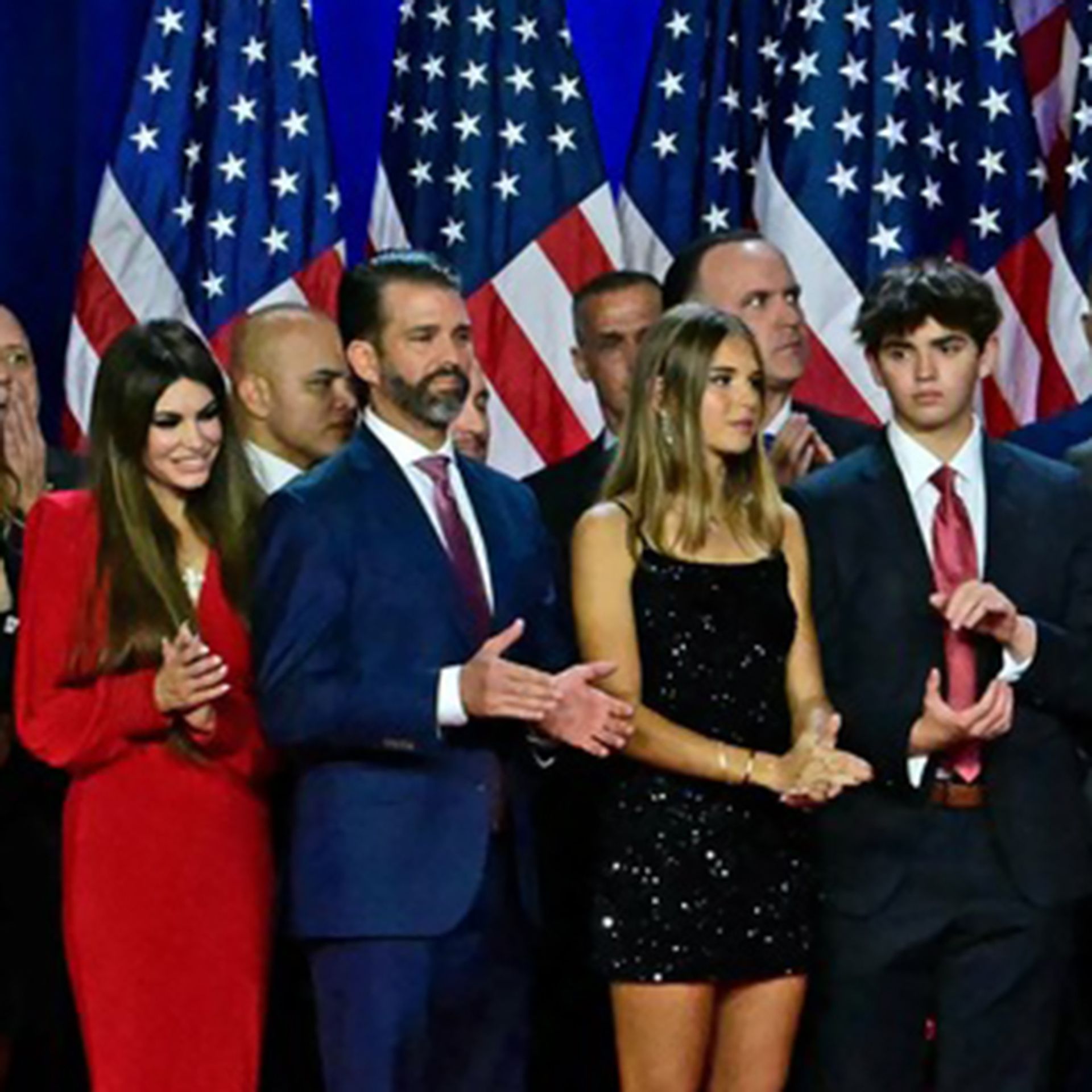 Donald Trump Jr. s dětmi a partnerkou - Tihle lidé slavili s Trumpem (7/12)