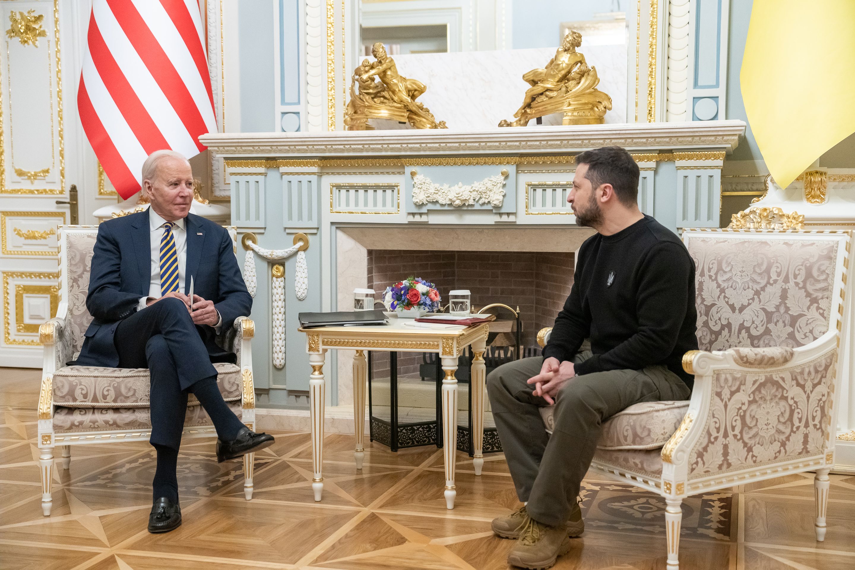 Joe Biden Volodymyr Zelenskyj - Prezident Joe Biden navštívil Ukrajinu (10/19)