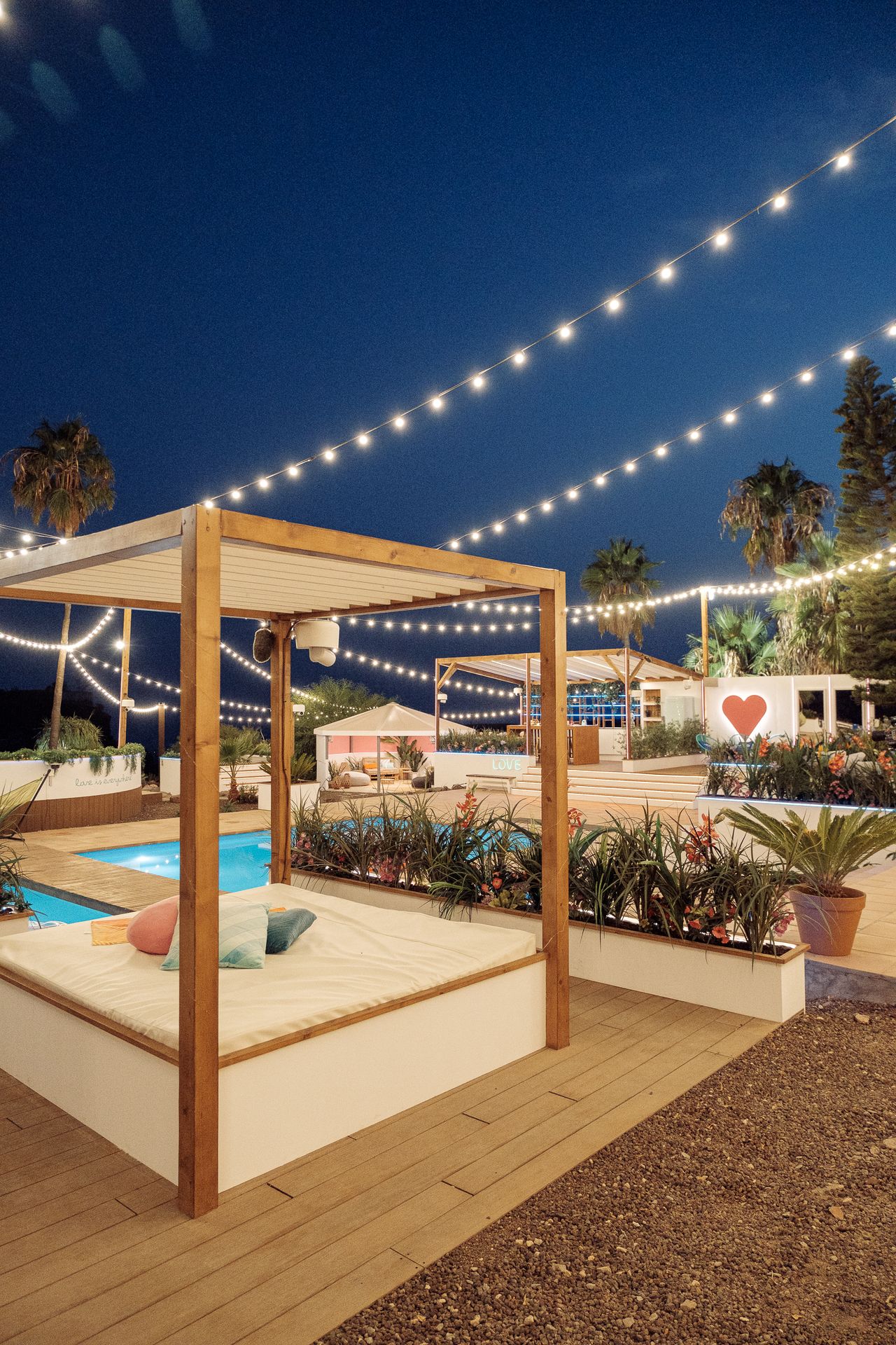  Love Island - fotky z vily lásky (13) - Love Island - vila (12/20)