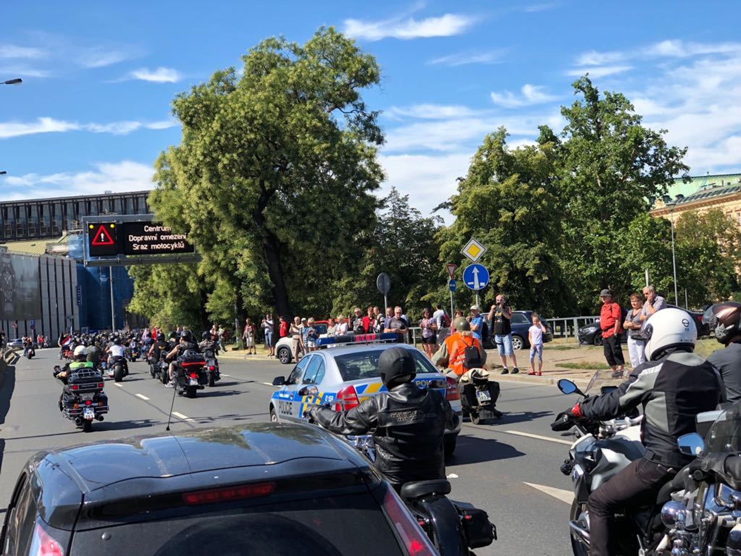 Spanilá jízda Harley Davidson v Praze 2018 - 2 - GALERIE: Spanilá jízda Harley Davidson 2018 v Praze (8/9)