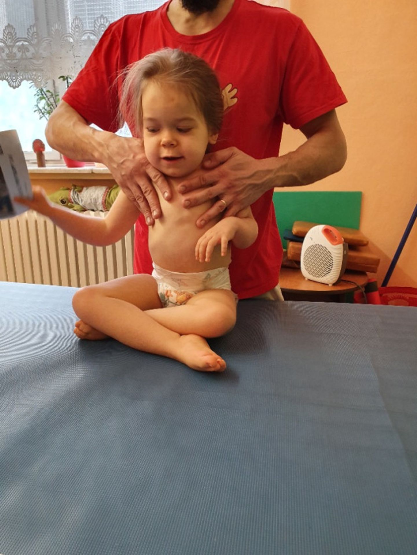 Týnka - Dvojčata bojují se svalovou atrofií (3/3)