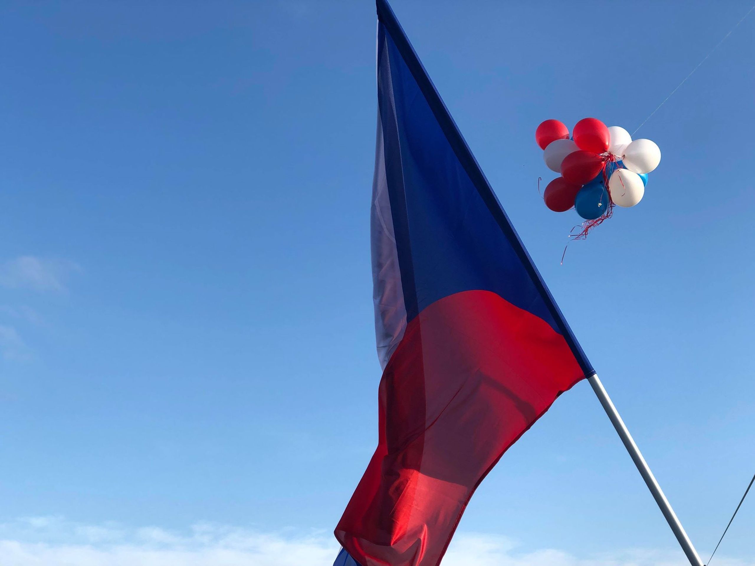 Na Letné protestuje přes 200 tisíc lidí - 14 - GALERIE: Demonstrace na Letné - 16. listopadu (1/14)
