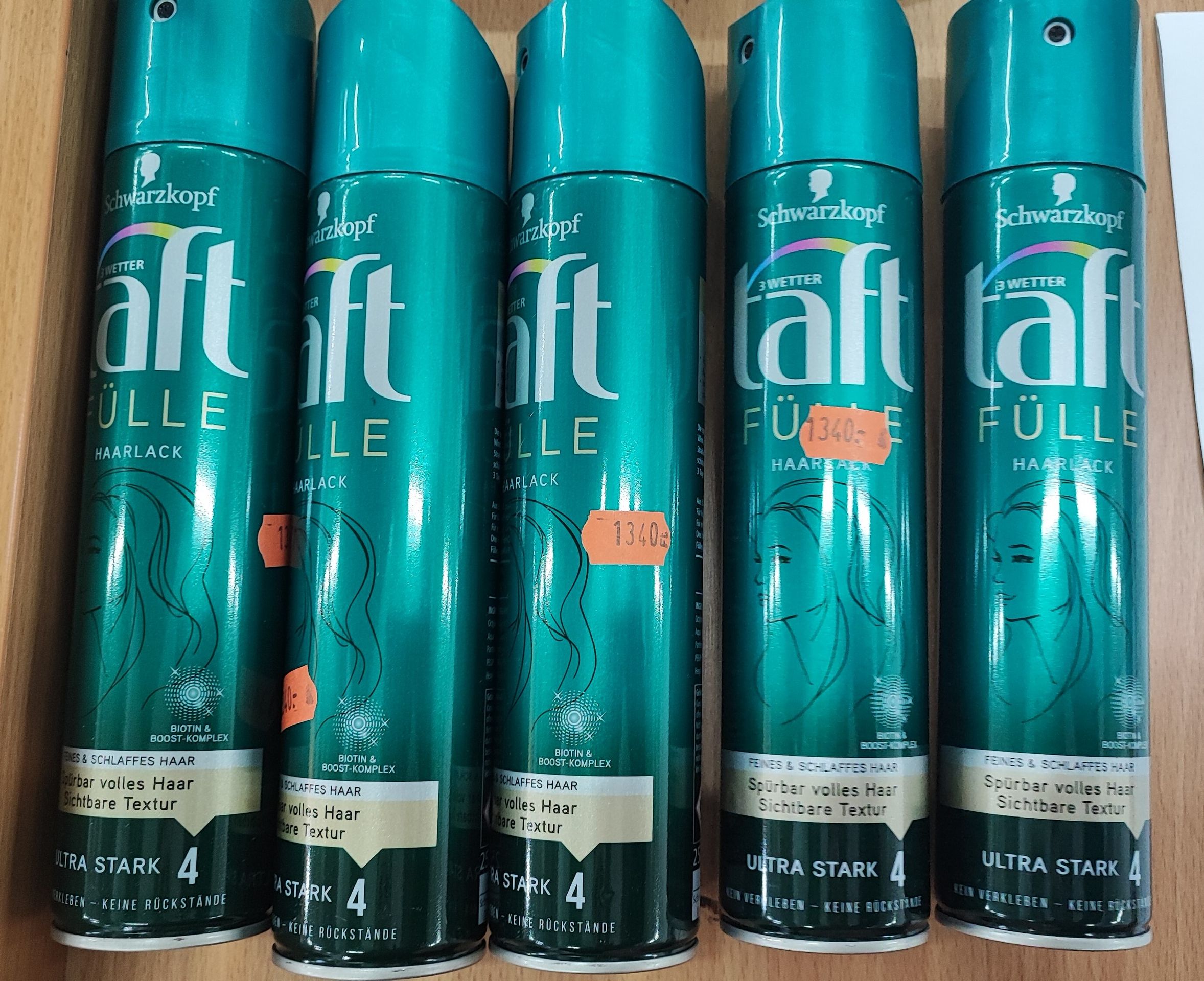 Lak na vlasy taft FÜLLE HAARSPRAY 1 - Nebezpečná kosmetika (4/26)