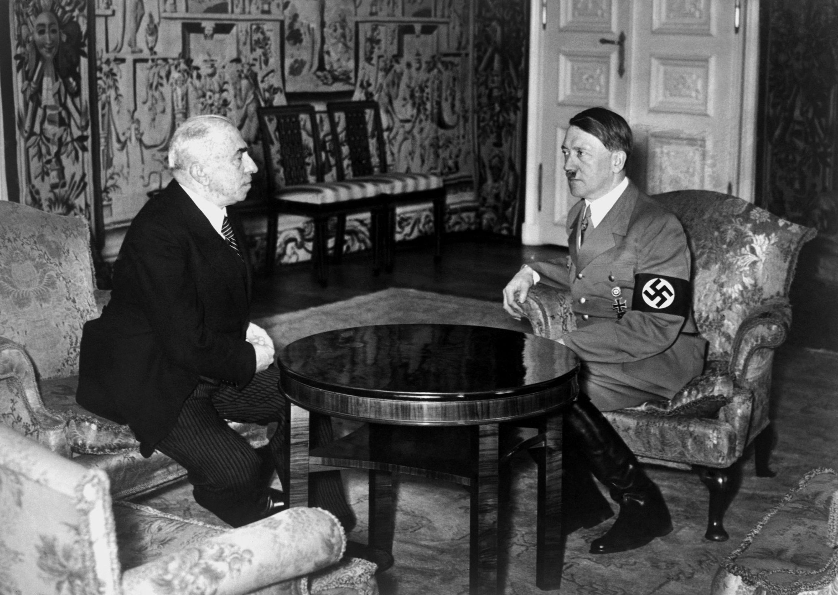 Prezident Emil Hácha Adolf Hitler - Český prezidenti (2/10)