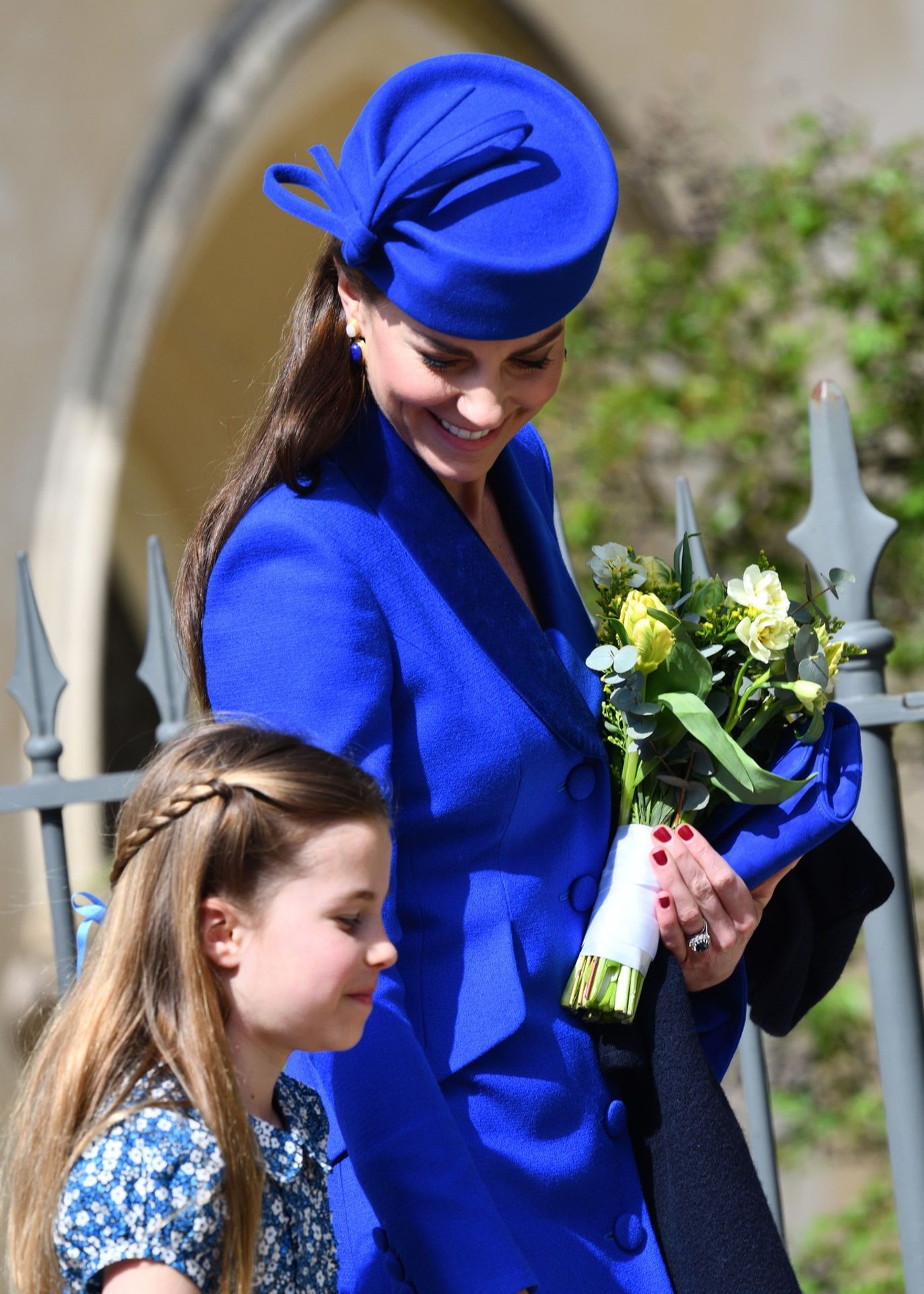 Královská rodina oslavila Velikonoce na hradě Windsor, Kate, Charlottec - Princezna Kate s dětmi (19/33)