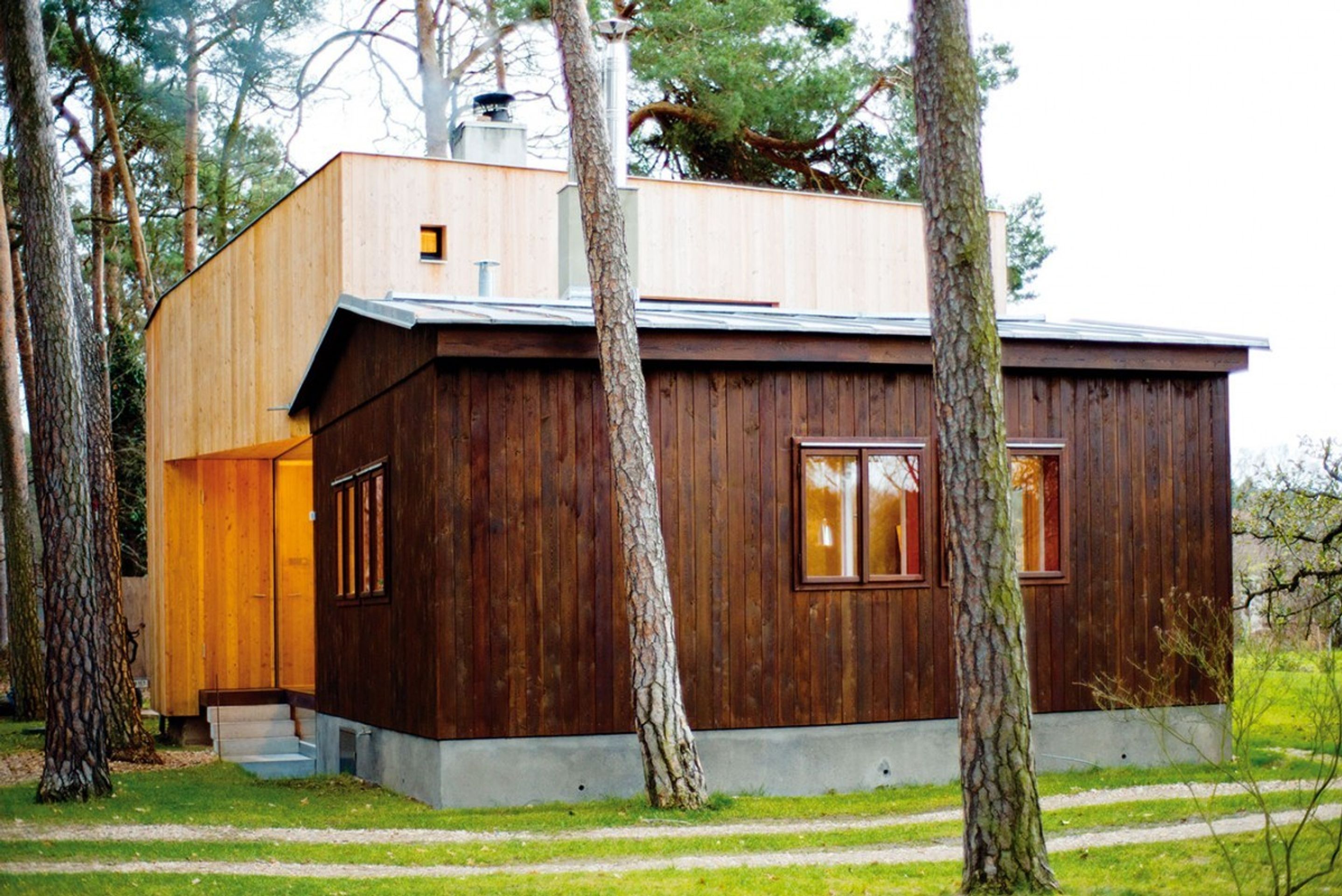 Přestavěný domek v lesích - 5 - GALERIE: Z ošuntělých chatek se stal nádherný rodinný dům (1/6)