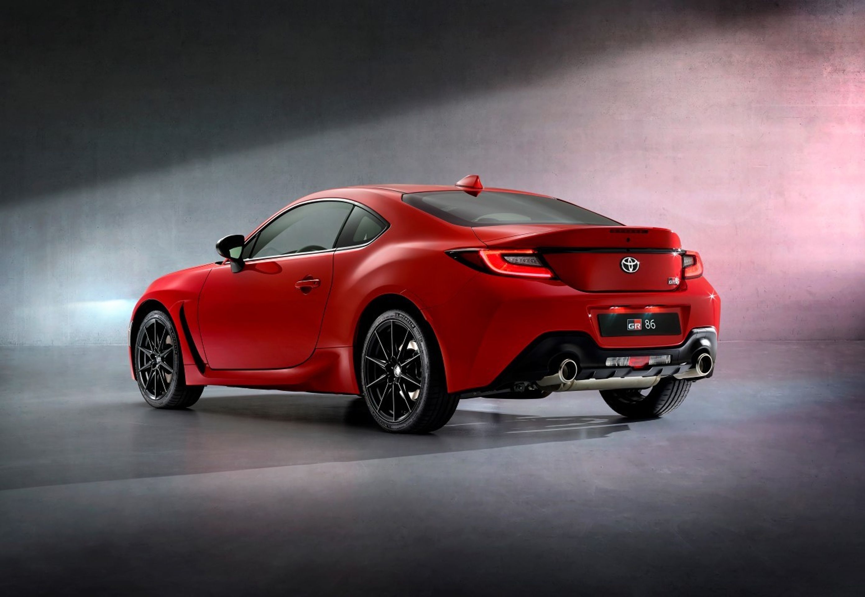 Toyota GR 86 - 20 - Fotogalerie: Lehoučké, zábavné a skvěle ovladatelné kupé Toyota GR 86 (3/9)