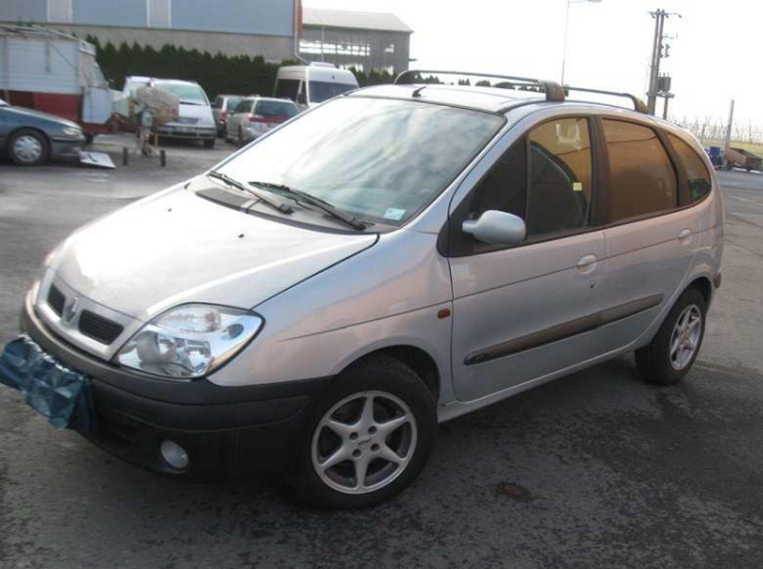 Dražba - Renault Megane Scenic (nafta), Vyvolávací cena: 17.000,- - GALERIE: Dražba motorových vozidel (24/51)