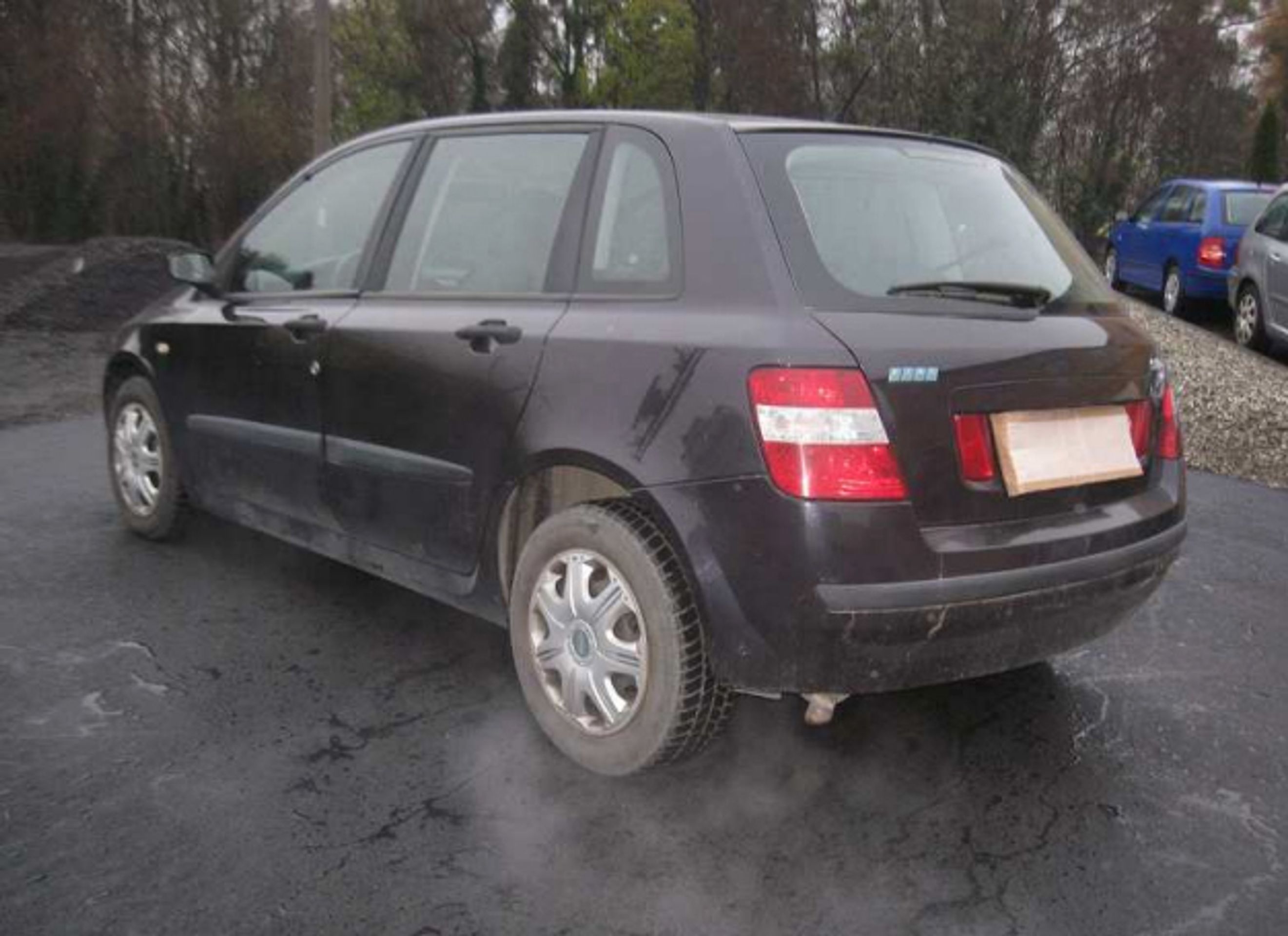Dražba - Fiat Stilo (benzin), Vyvolávací cena: 15.000,- - GALERIE: Dražba motorových vozidel (5/51)