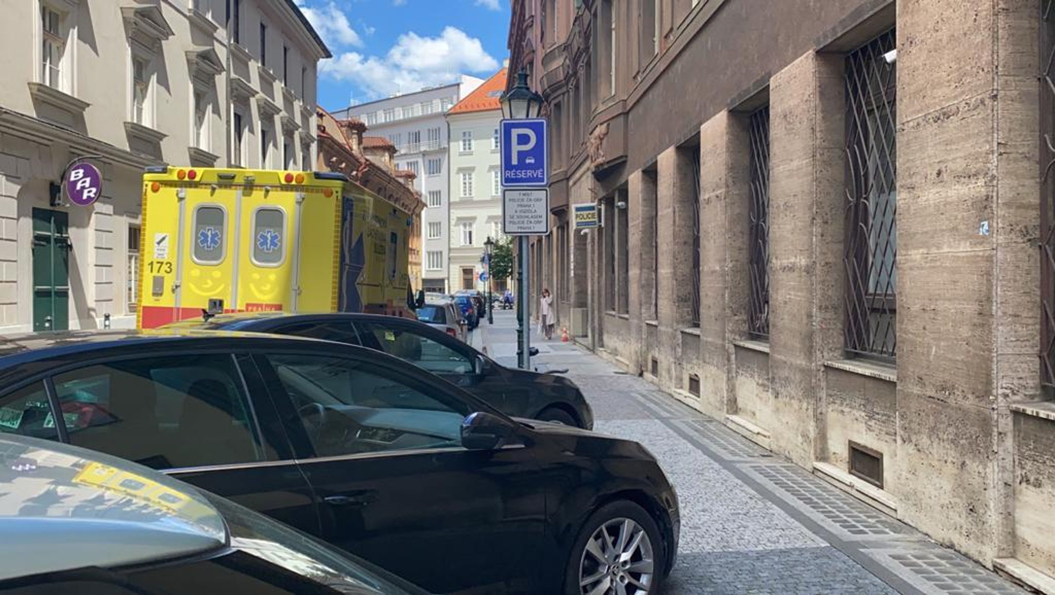 Jaroslava Uhlíře odvezla záchranná služba - 7 - GALERIE: Jaroslava Uhlíře odvezla záchranná služba (7/7)