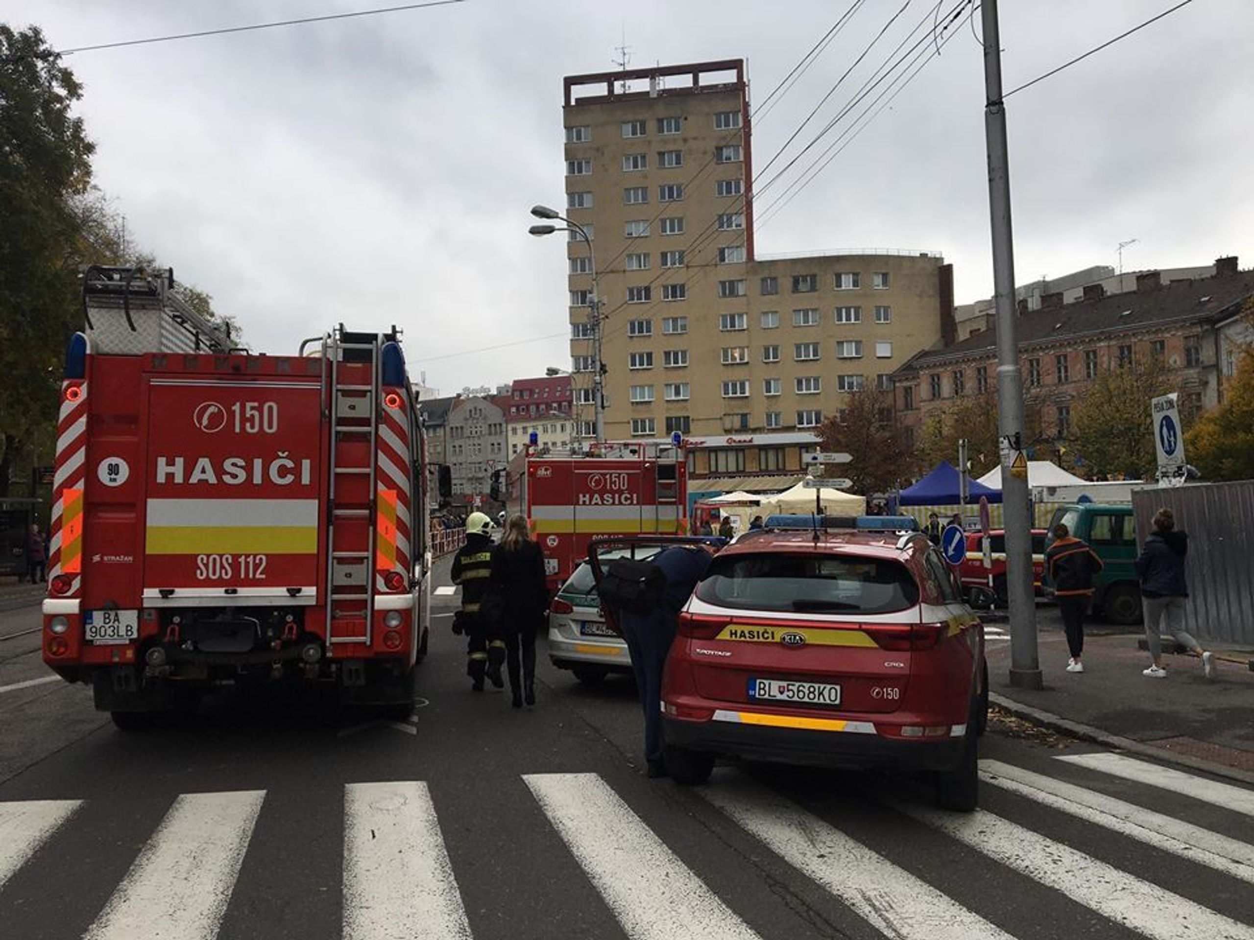 Požár Staré tržnice v Bratislavě - 4 - GALERIE: V centru Bratislavy hoří Stará tržnice (4/6)